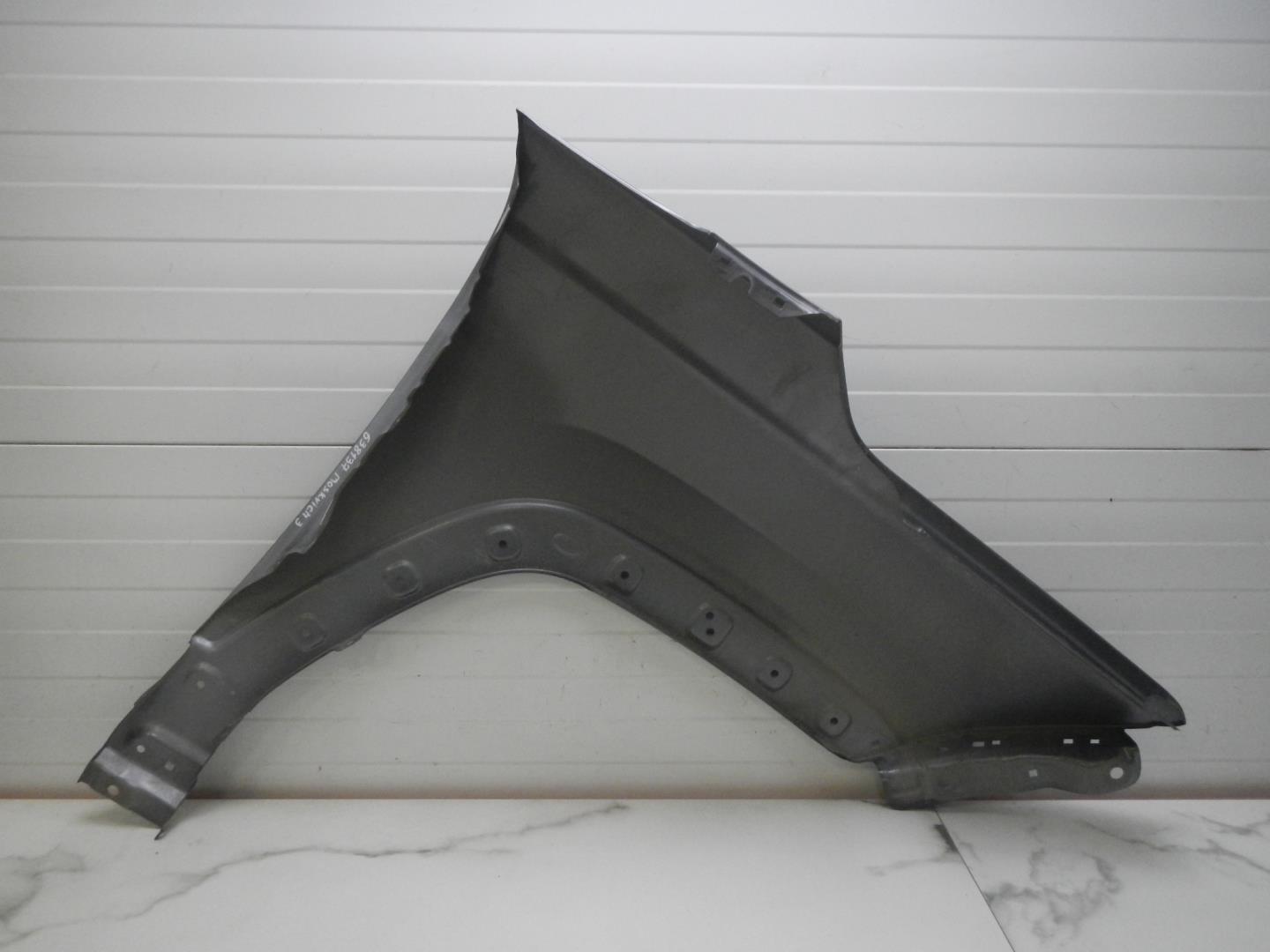 Крыло переднее левое