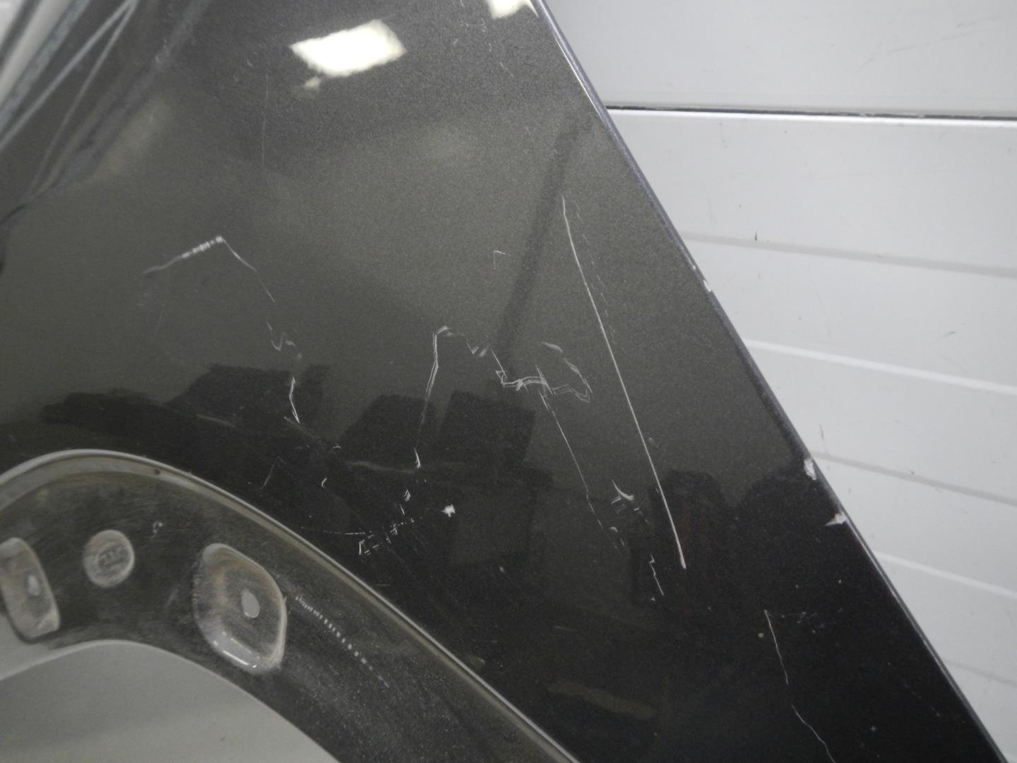 Крыло переднее левое