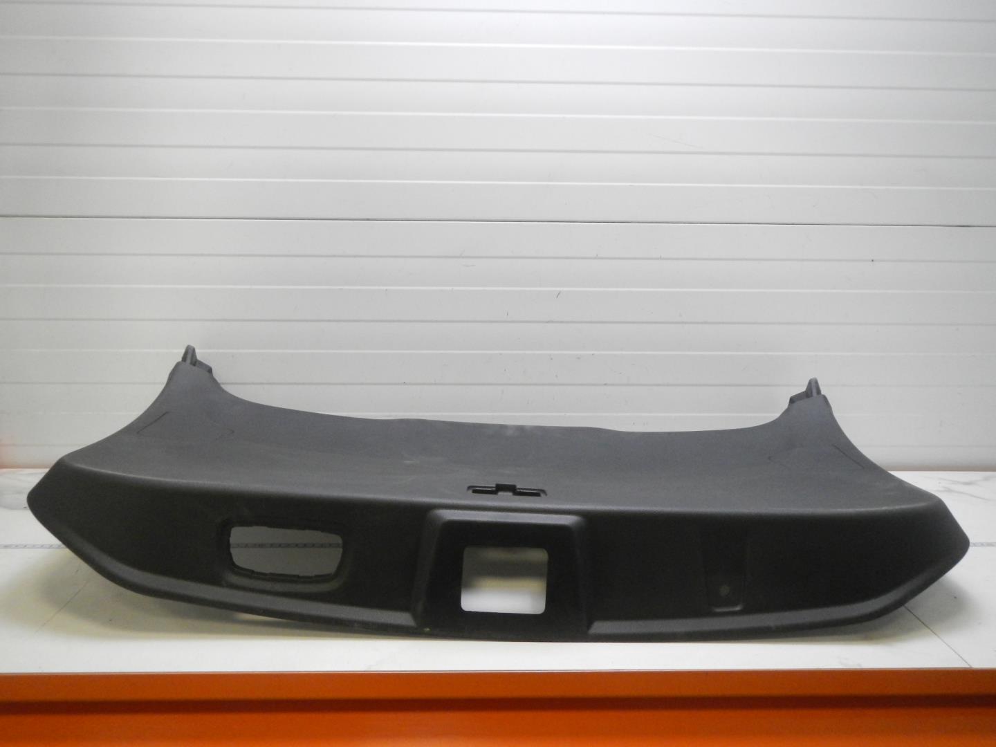 Обшивка двери багажника