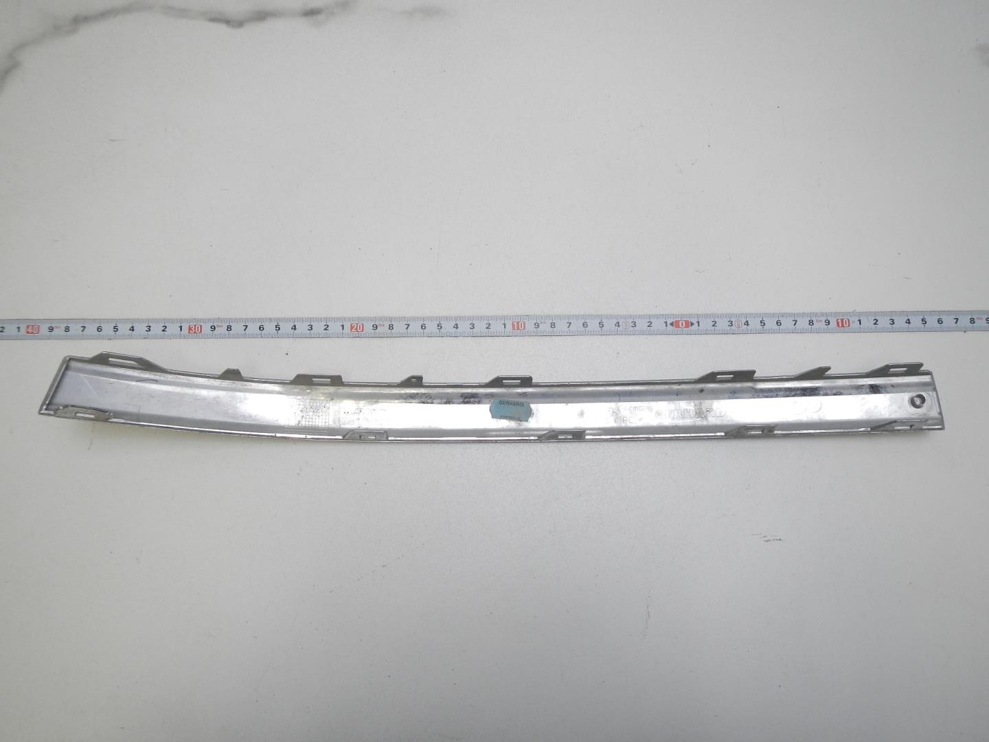 Молдинг переднего бампера правый