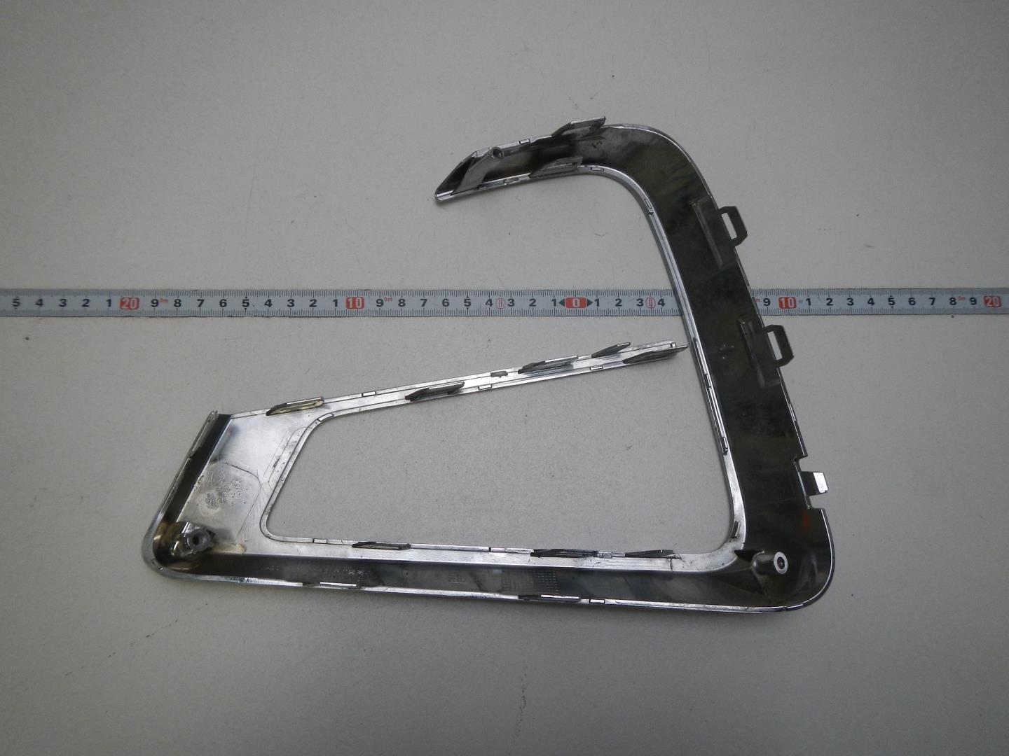 Рамка противотуманной фары правой