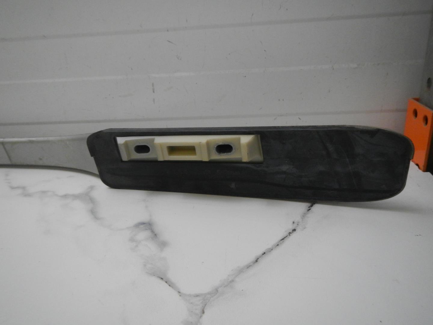 Рейлинг (релинг) правый (планка на крышу)