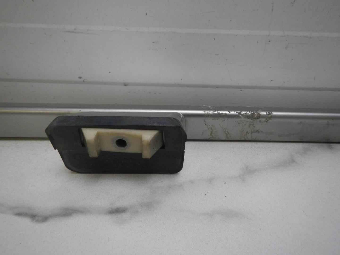 Рейлинг (релинг) правый (планка на крышу)