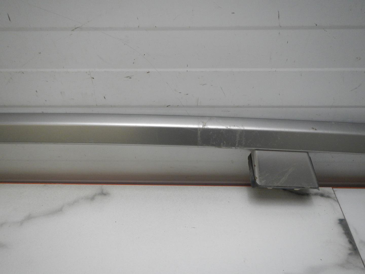 Рейлинг (релинг) левый (планка на крышу)