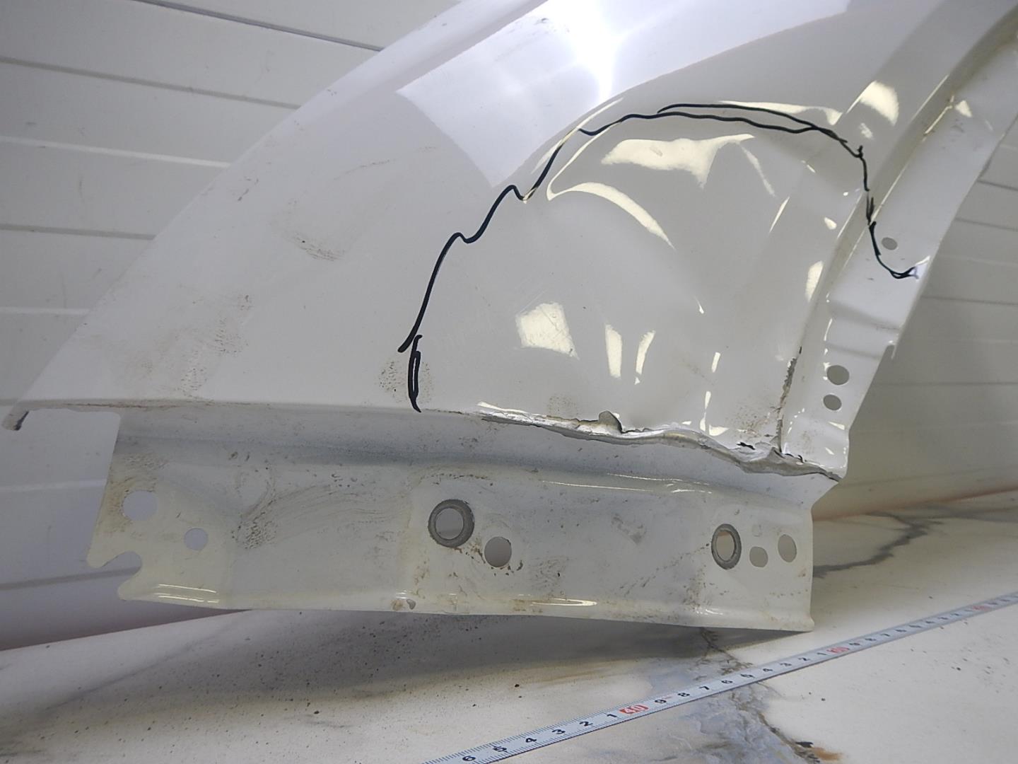 Крыло переднее левое