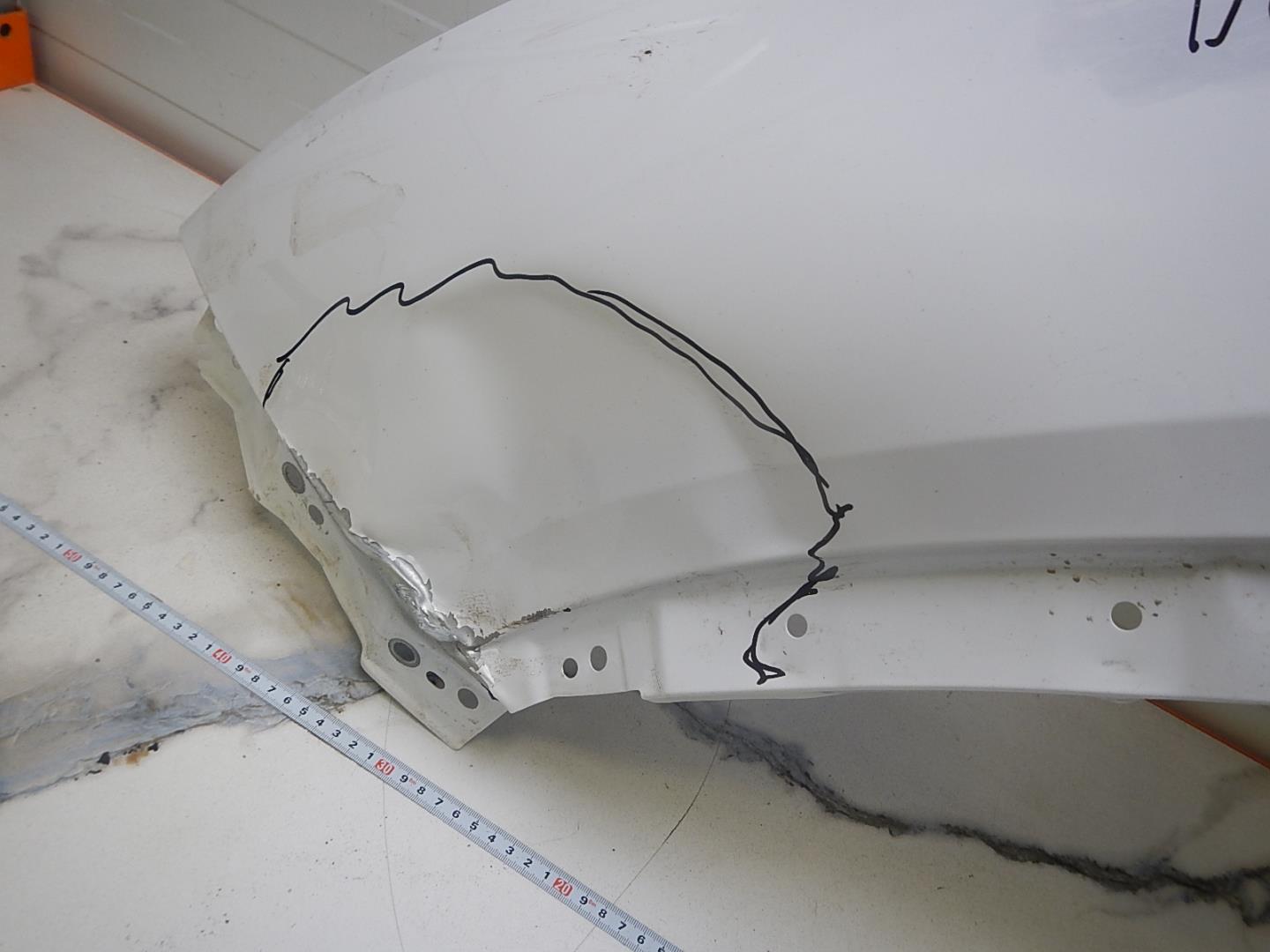 Крыло переднее левое