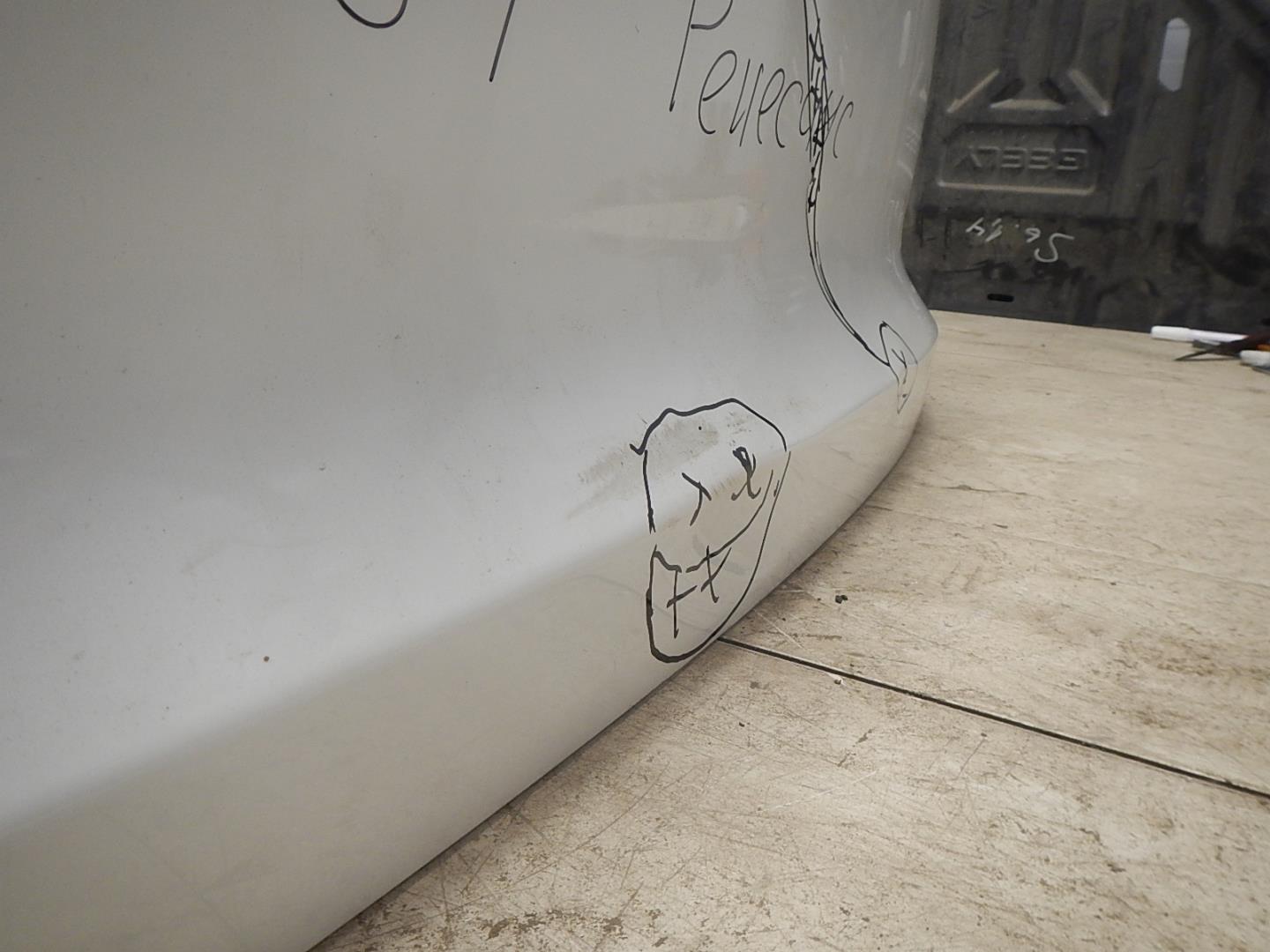 Дверь багажника