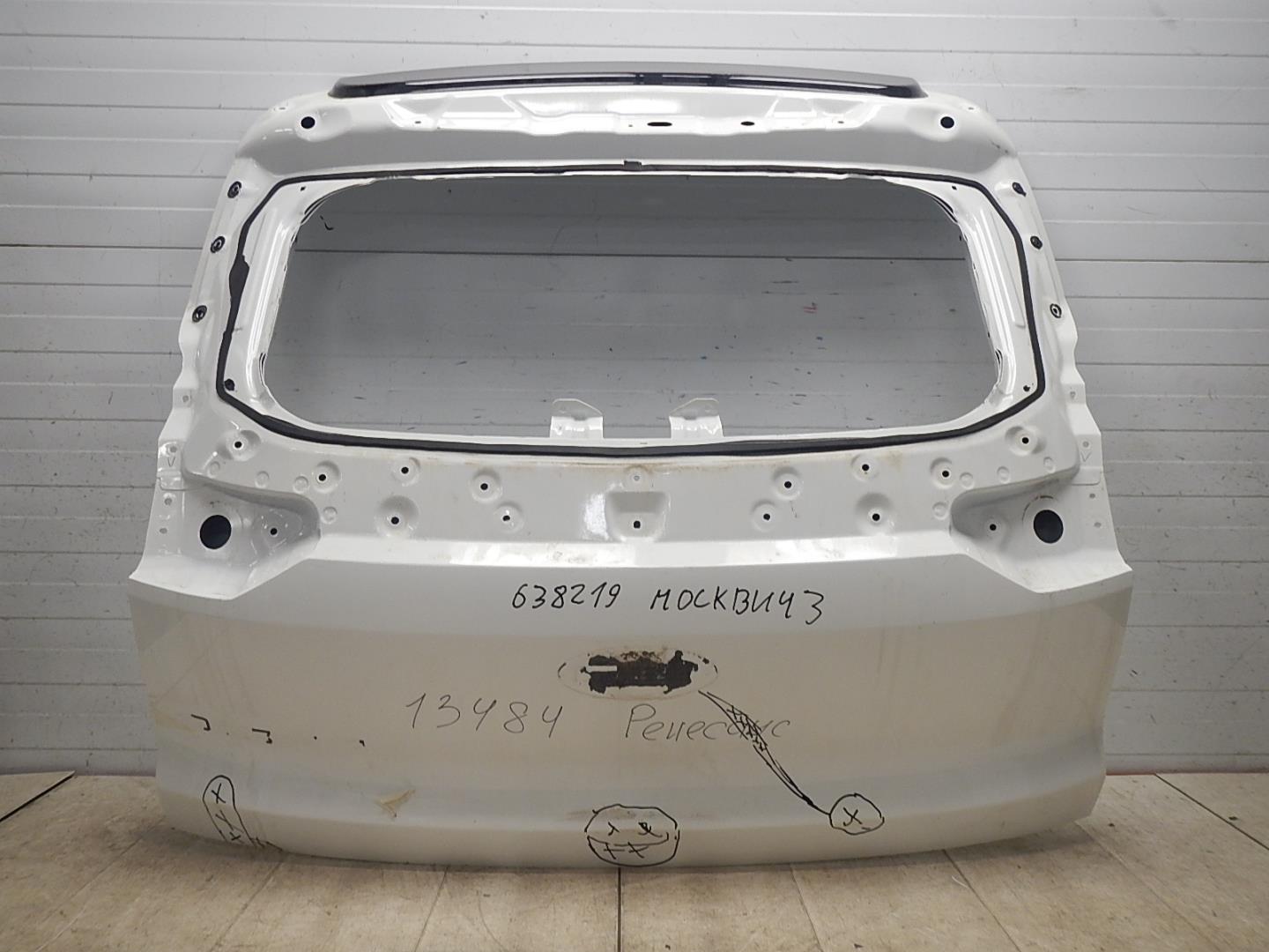 Дверь багажника