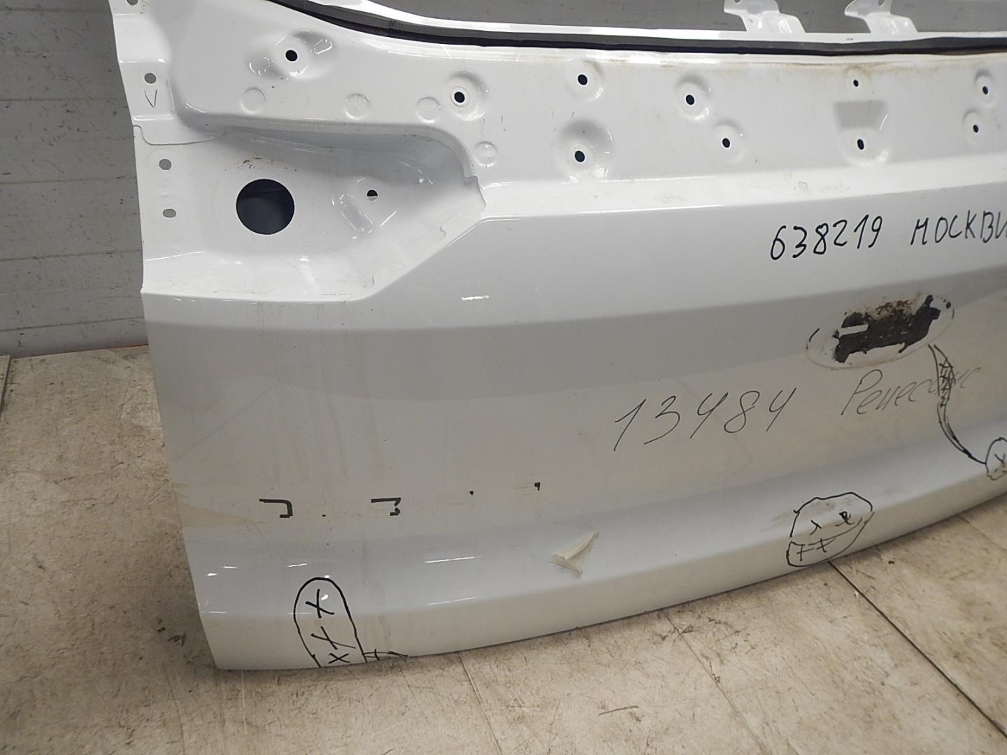 Дверь багажника