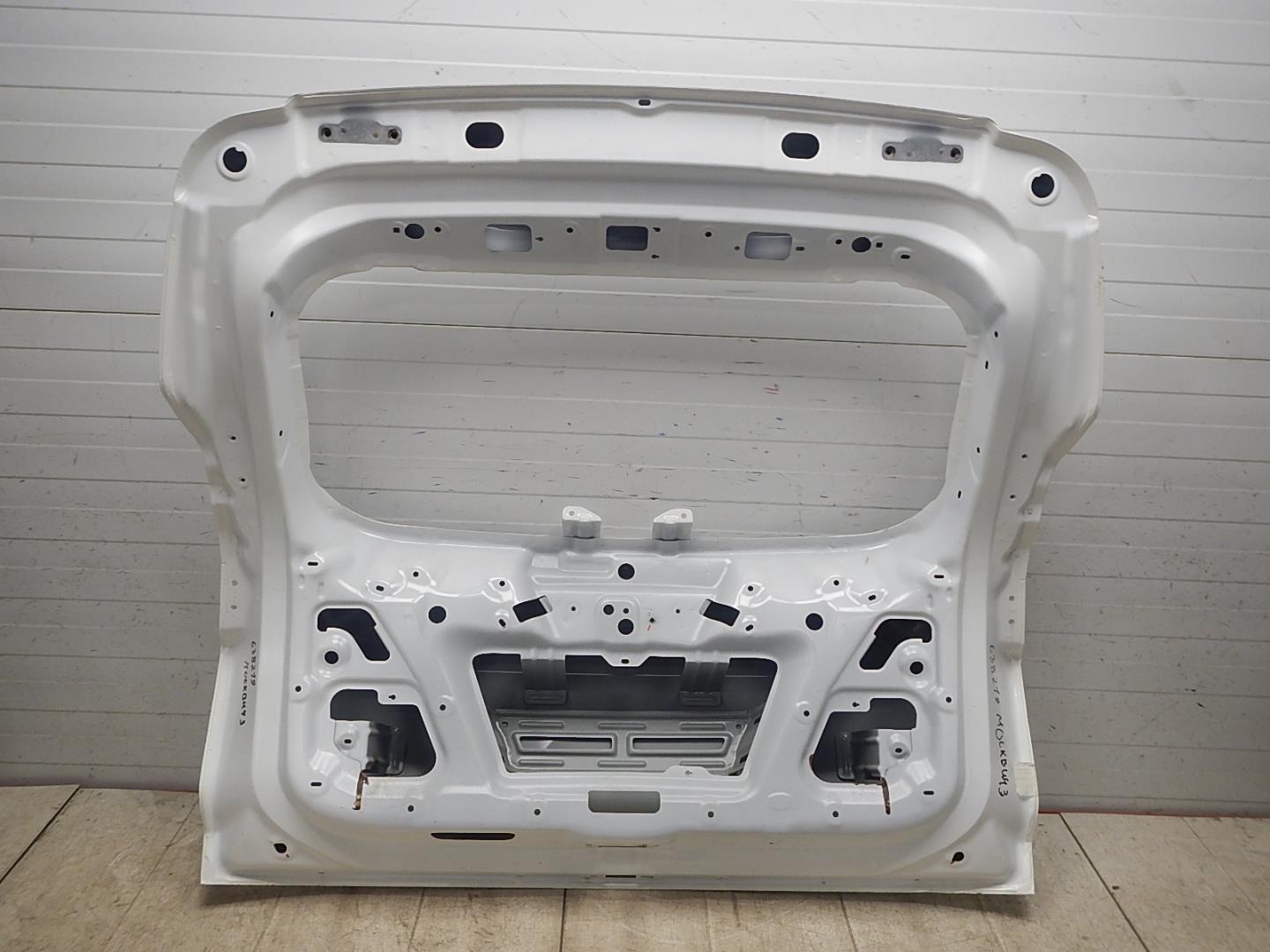 Дверь багажника