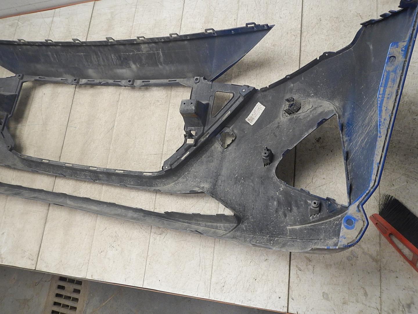 Бампер передний