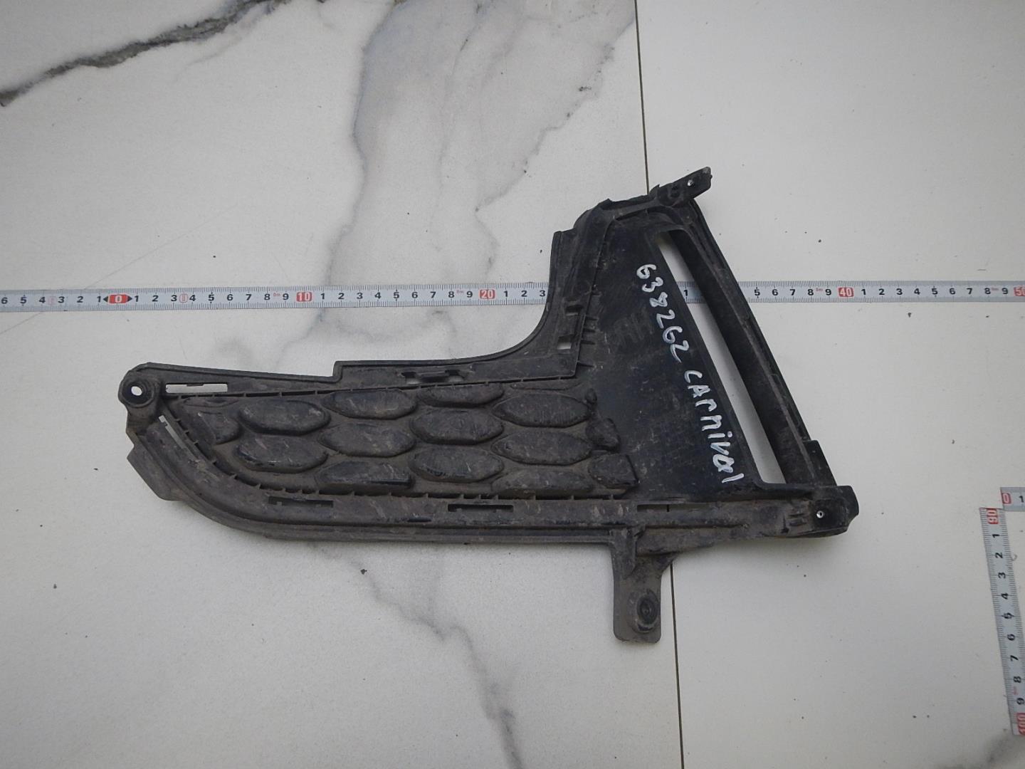 Решетка в бампер правая