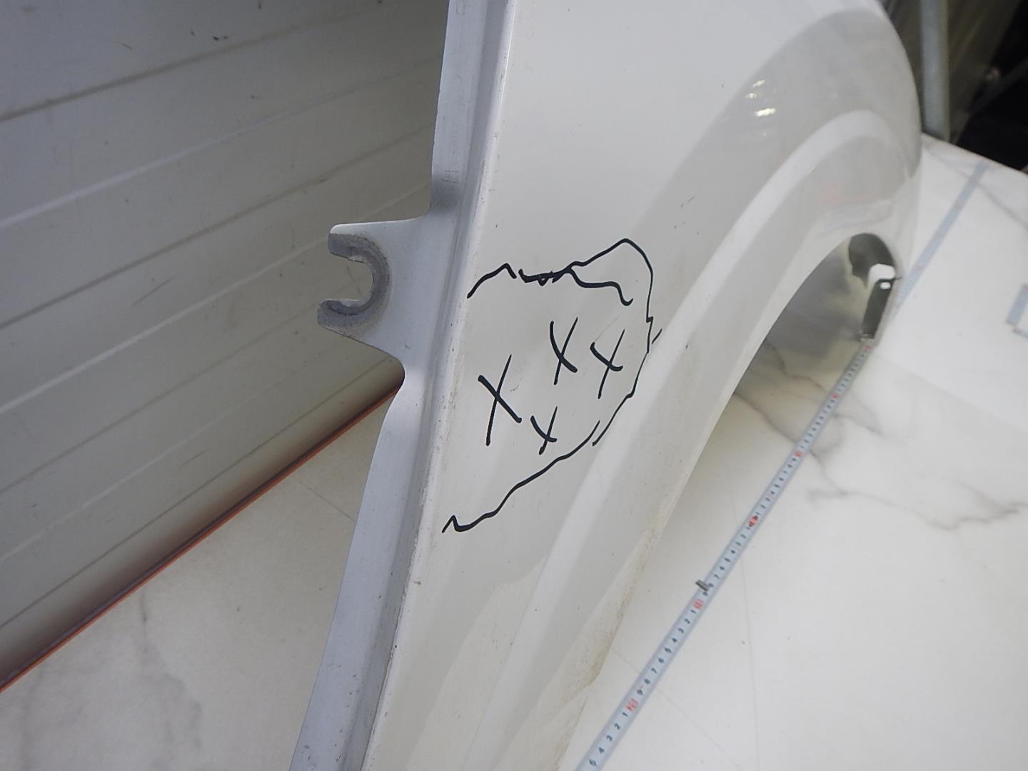 Крыло переднее правое