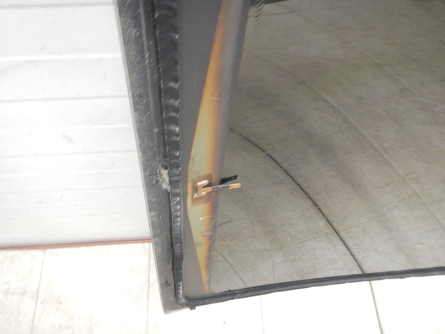 Стекло двери багажника