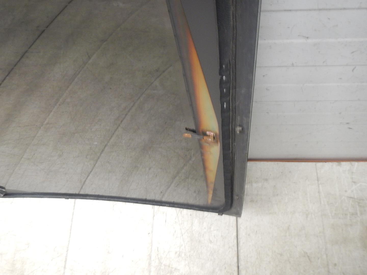 Стекло двери багажника