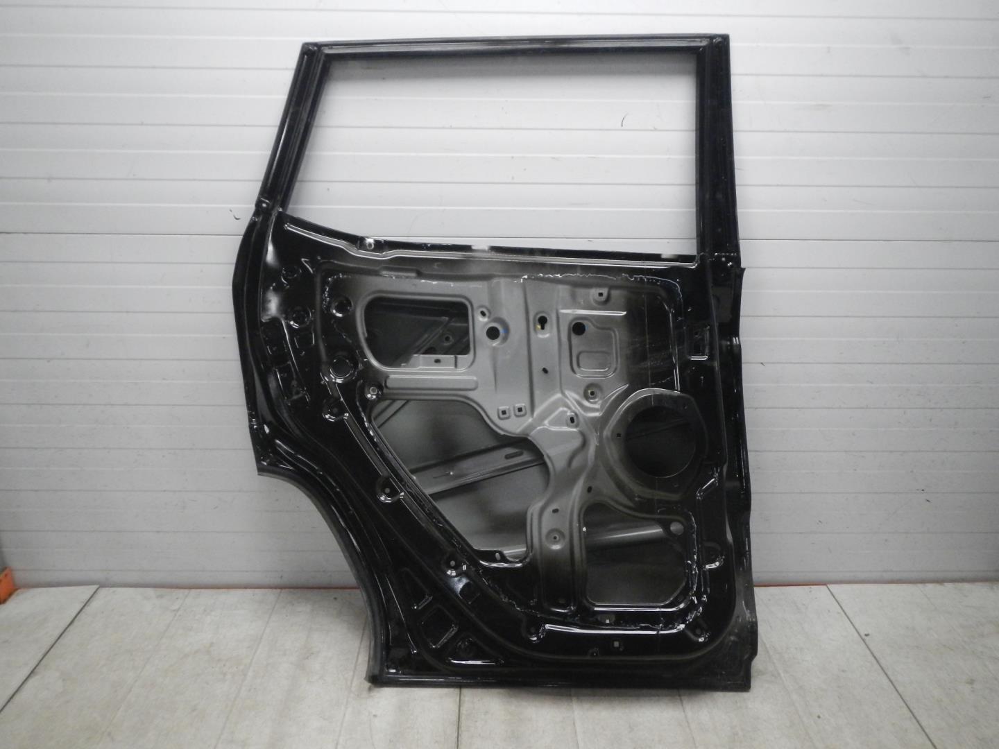 Дверь задняя левая