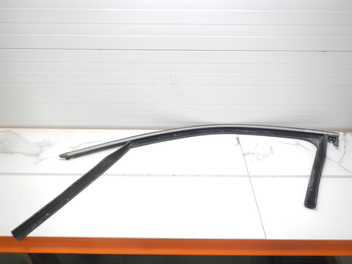 Уплотнитель стекла двери