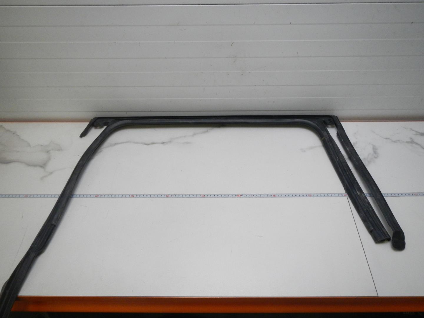 Уплотнитель стекла двери