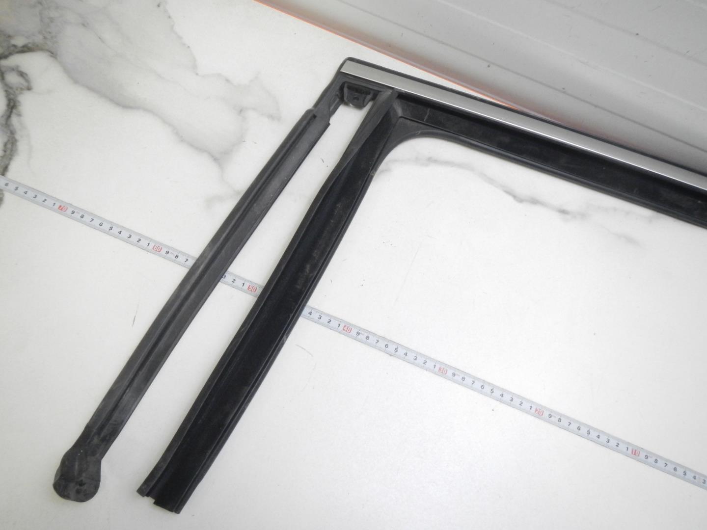 Уплотнитель стекла двери