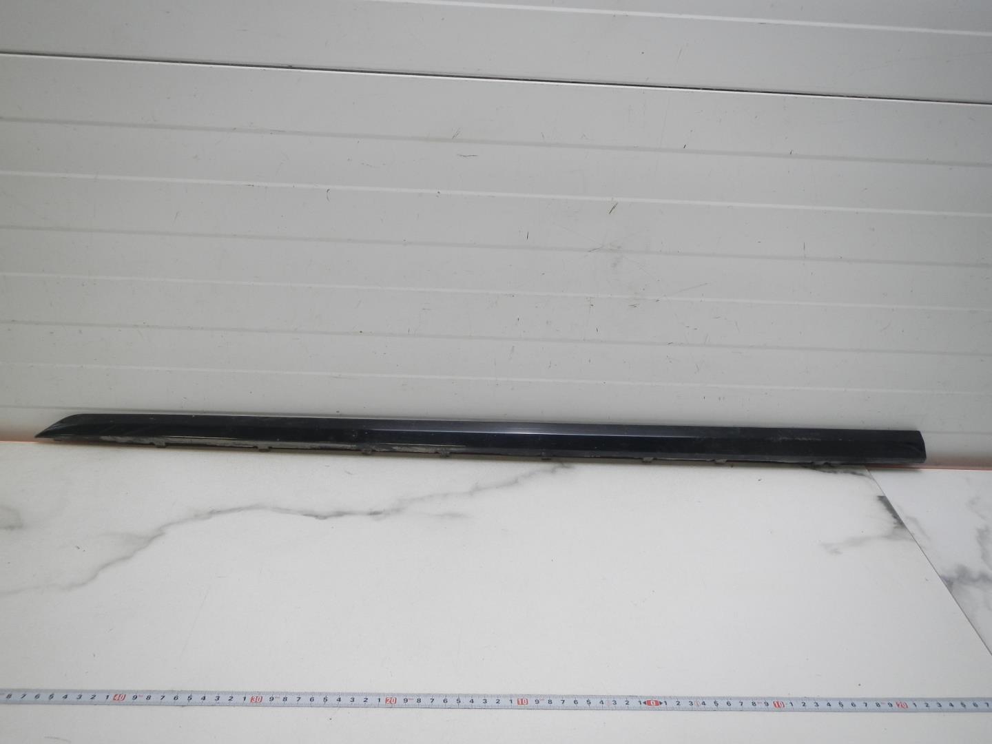 Молдинг передней левой двери