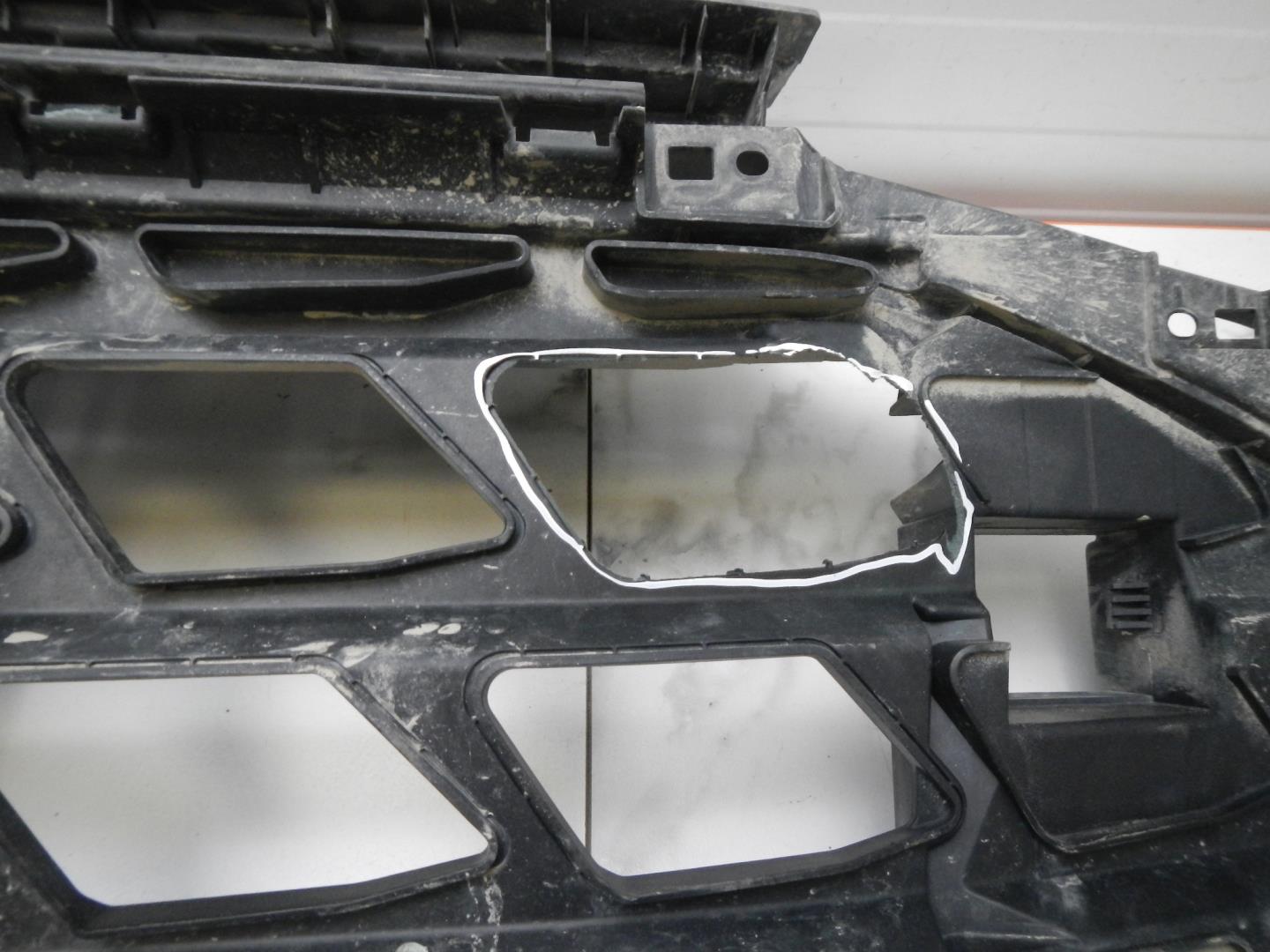 Кронштейн решетки радиатора