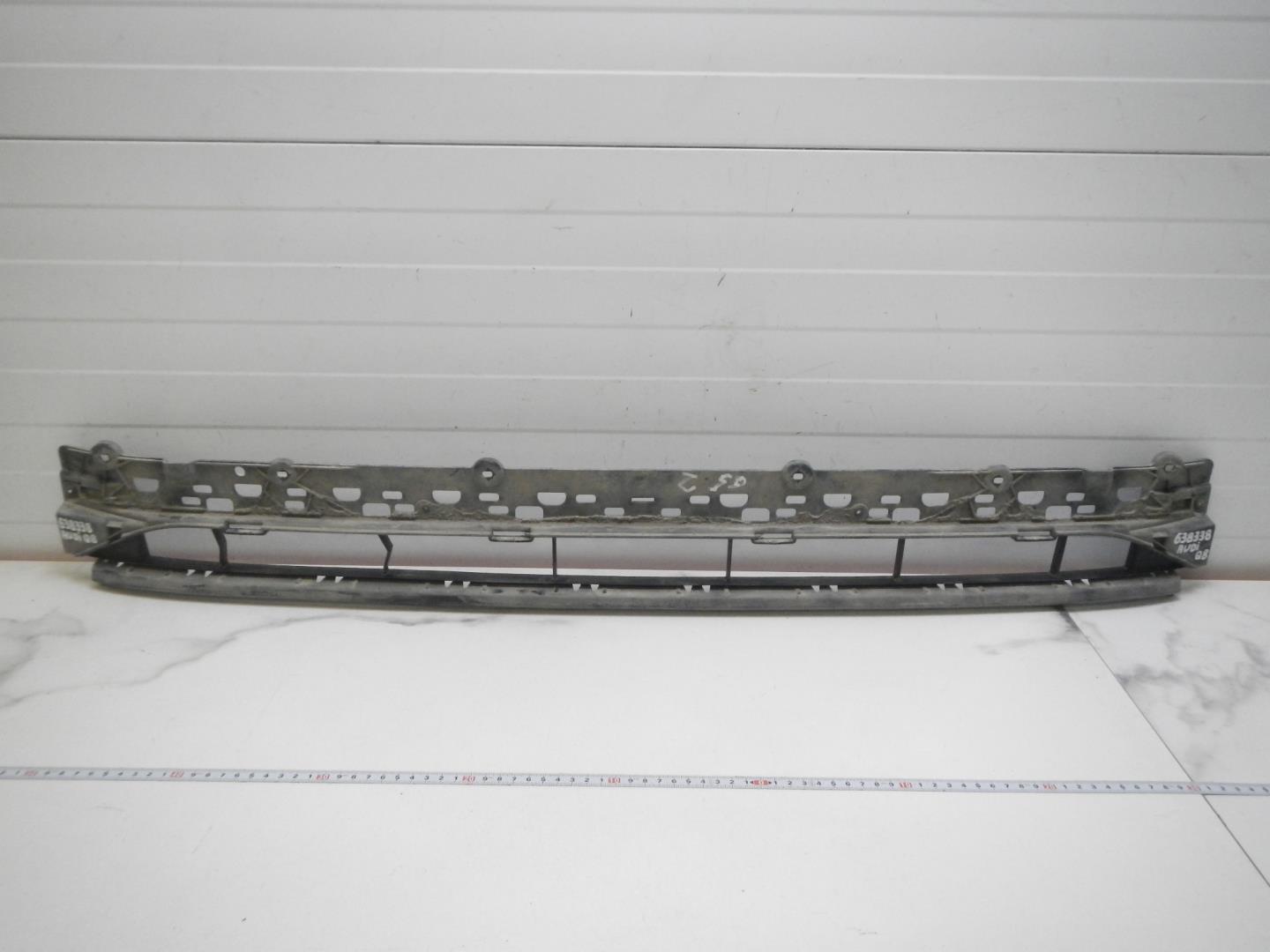 Решетка в бампер центральная