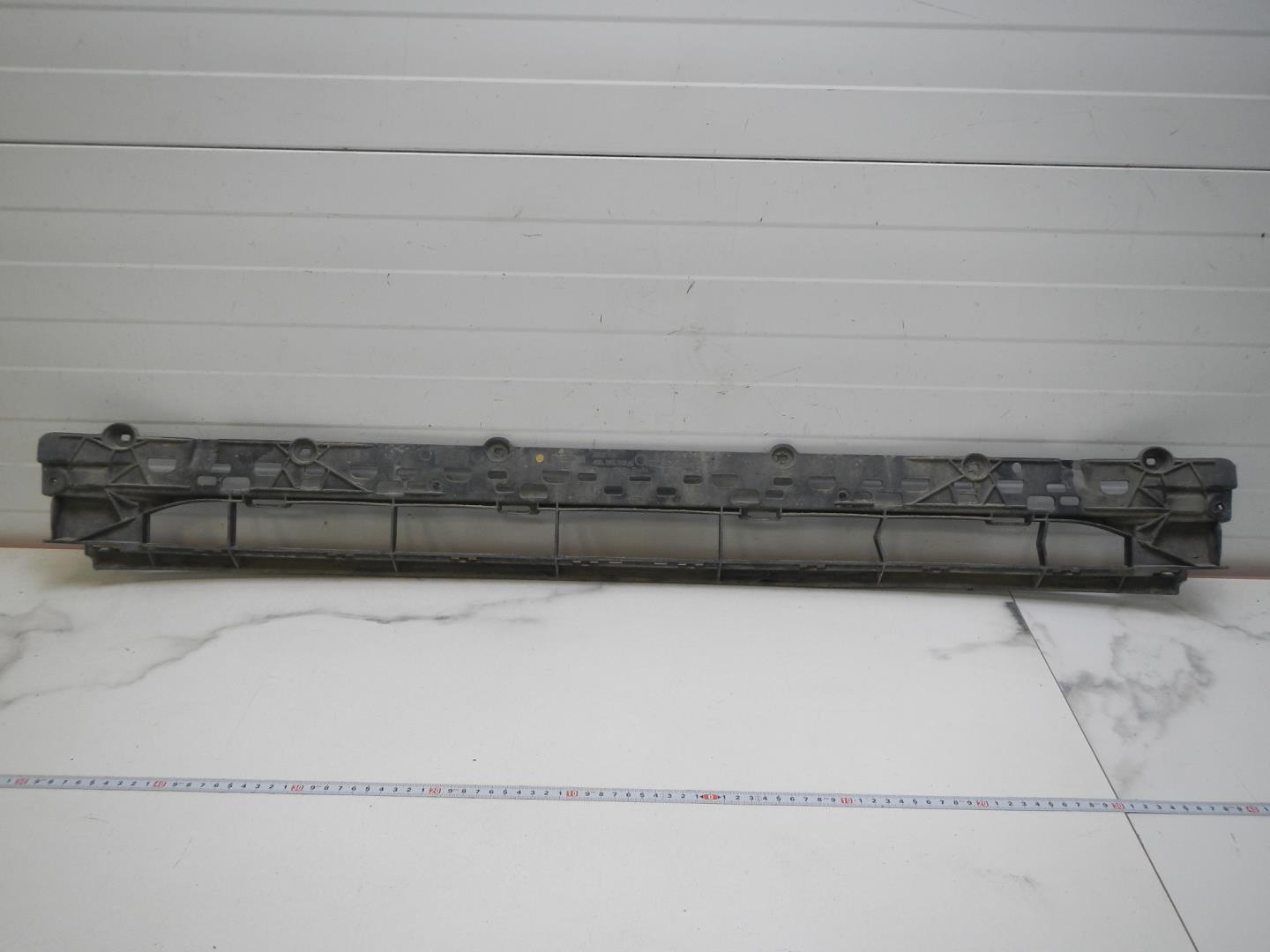 Решетка в бампер центральная