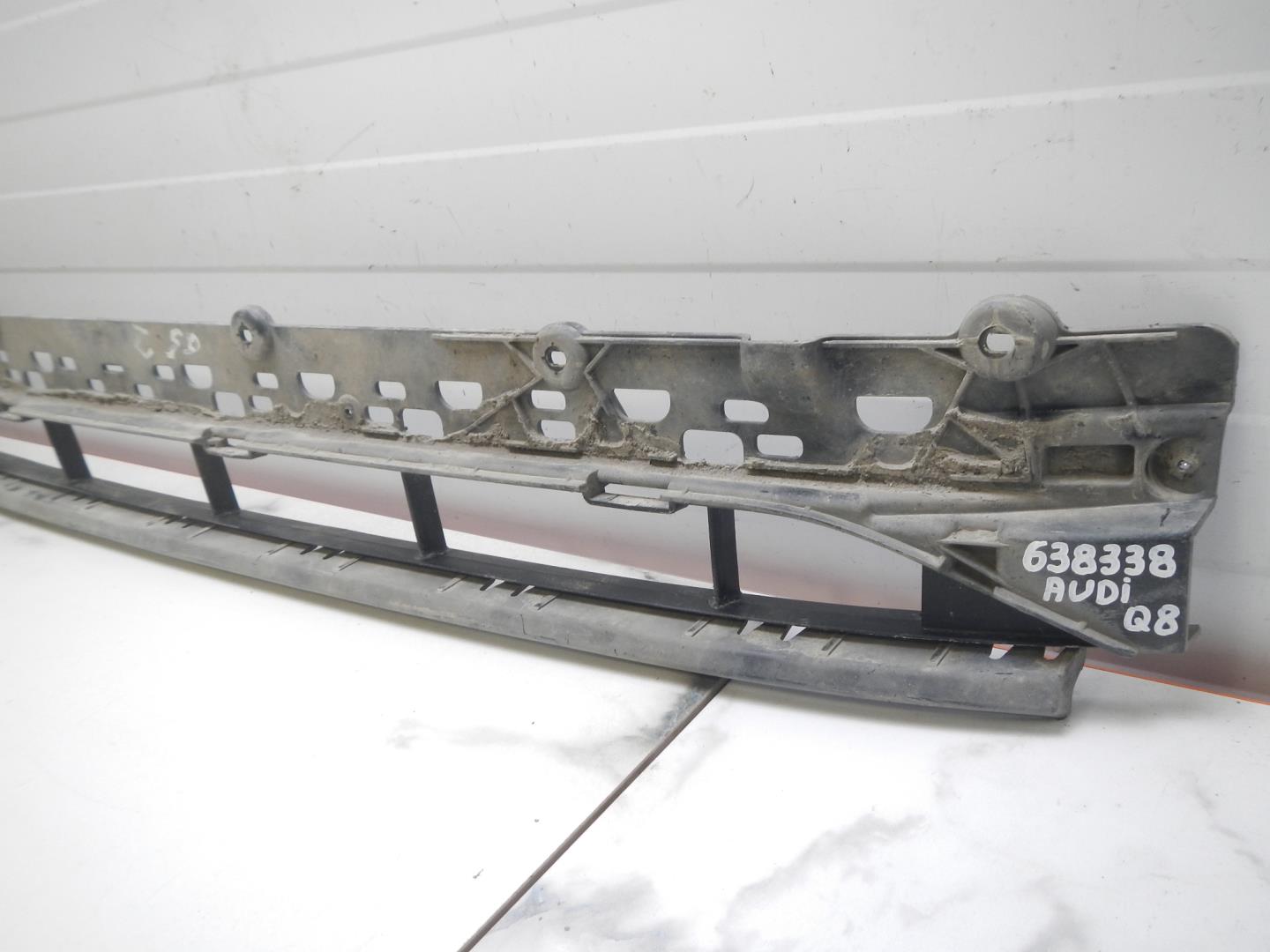 Решетка в бампер центральная