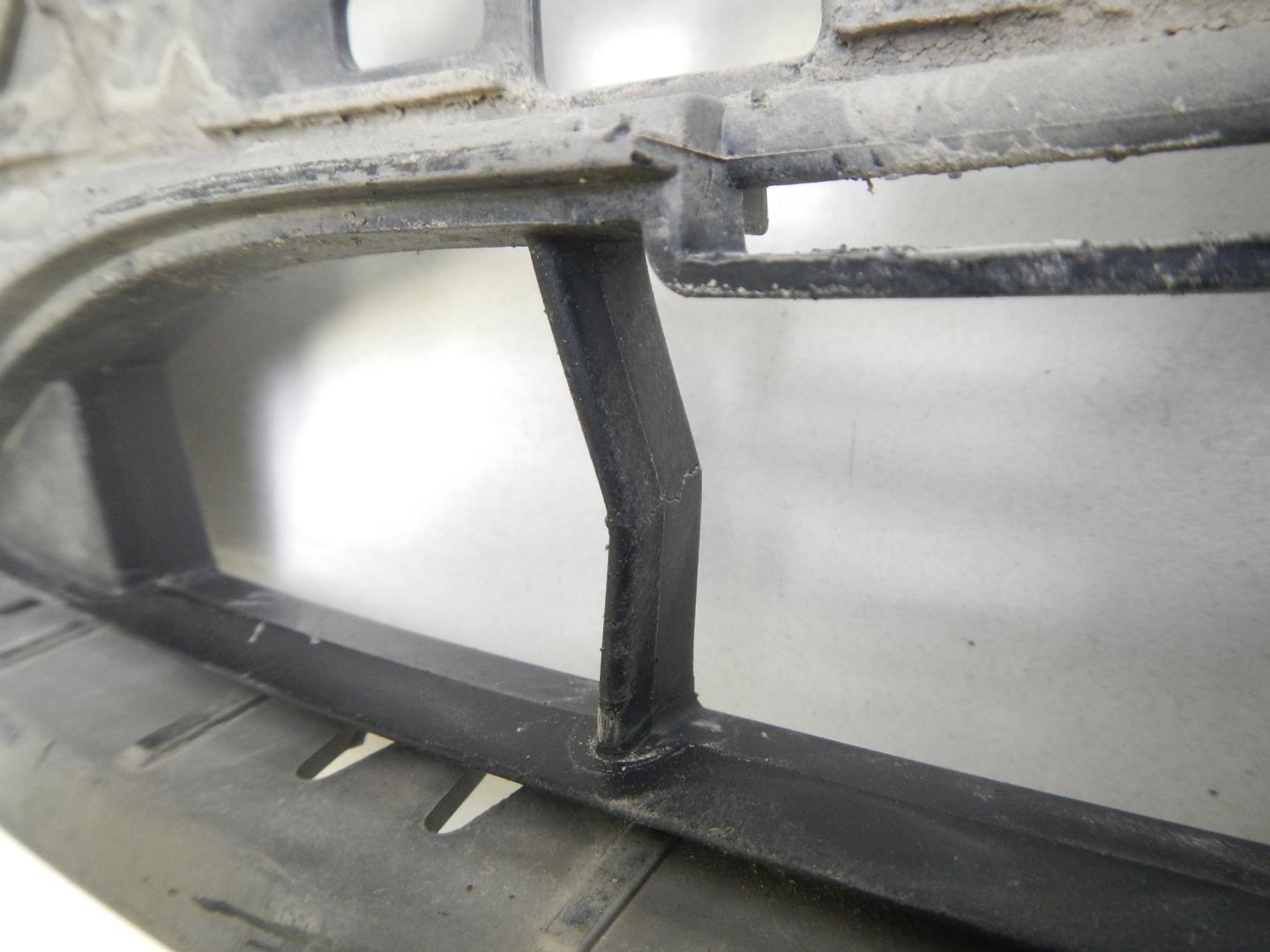 Решетка в бампер центральная