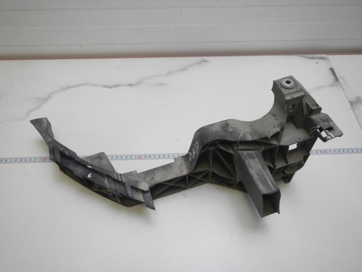 Кронштейн фар правый