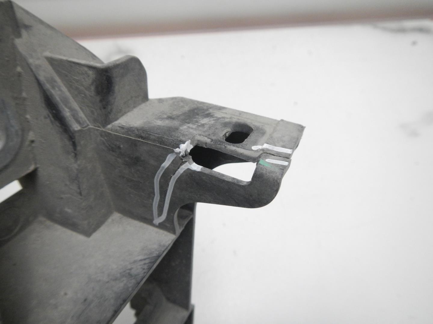 Кронштейн фар правый