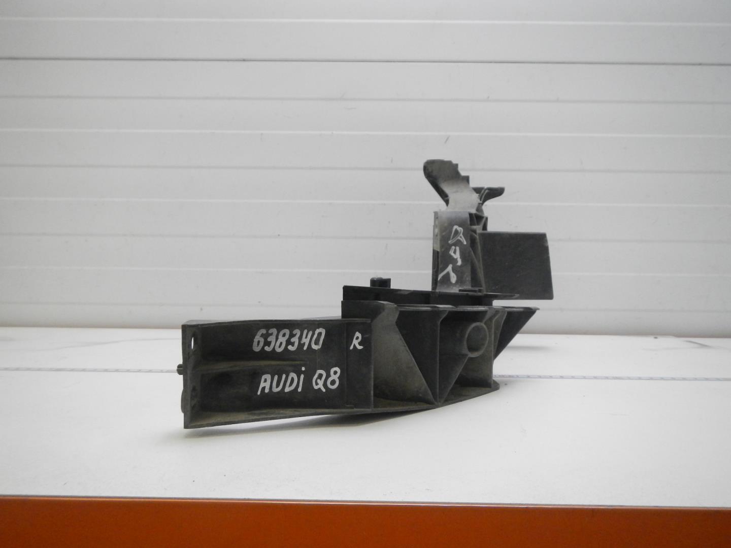 Кронштейн фар правый