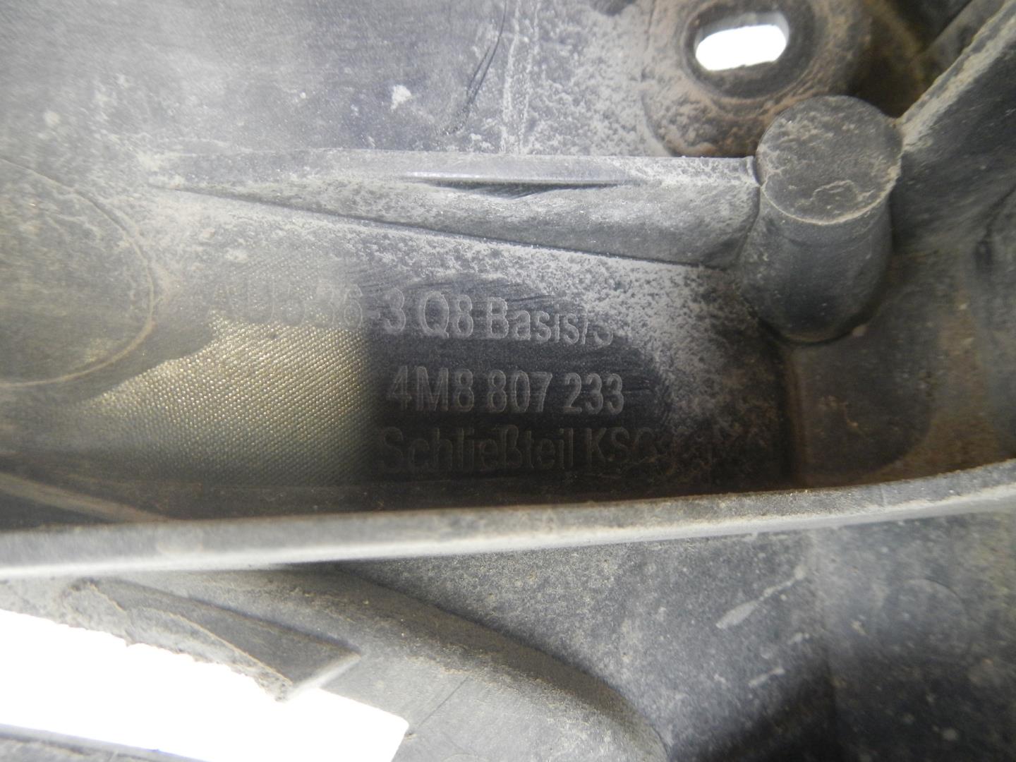 Кронштейн решетки радиатора