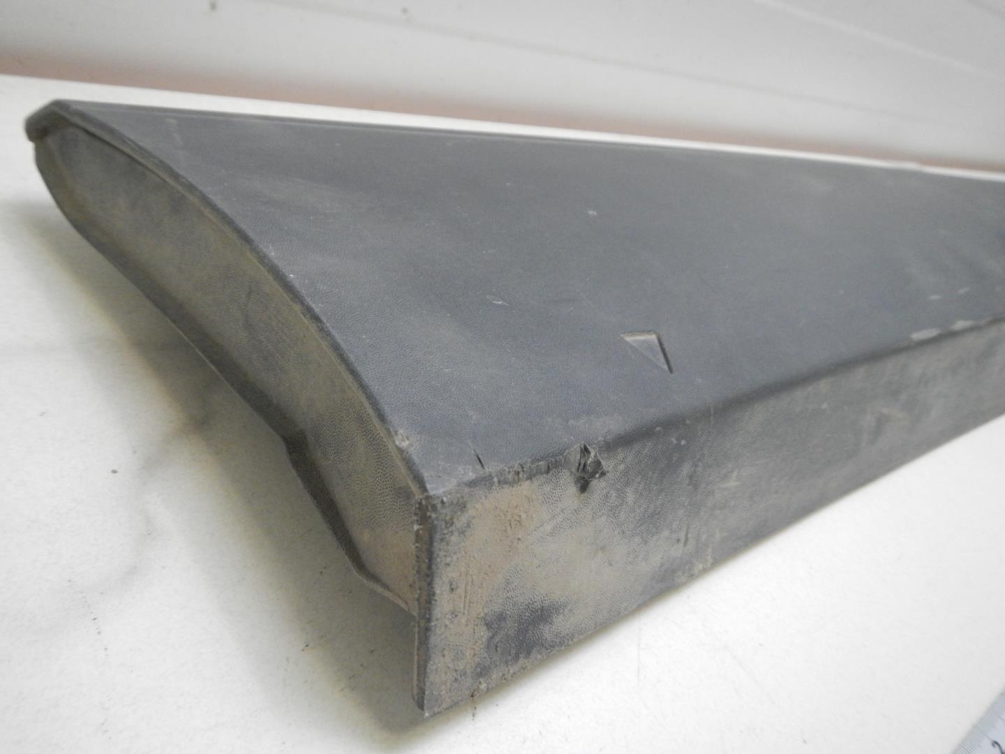 Молдинг задней правой двери