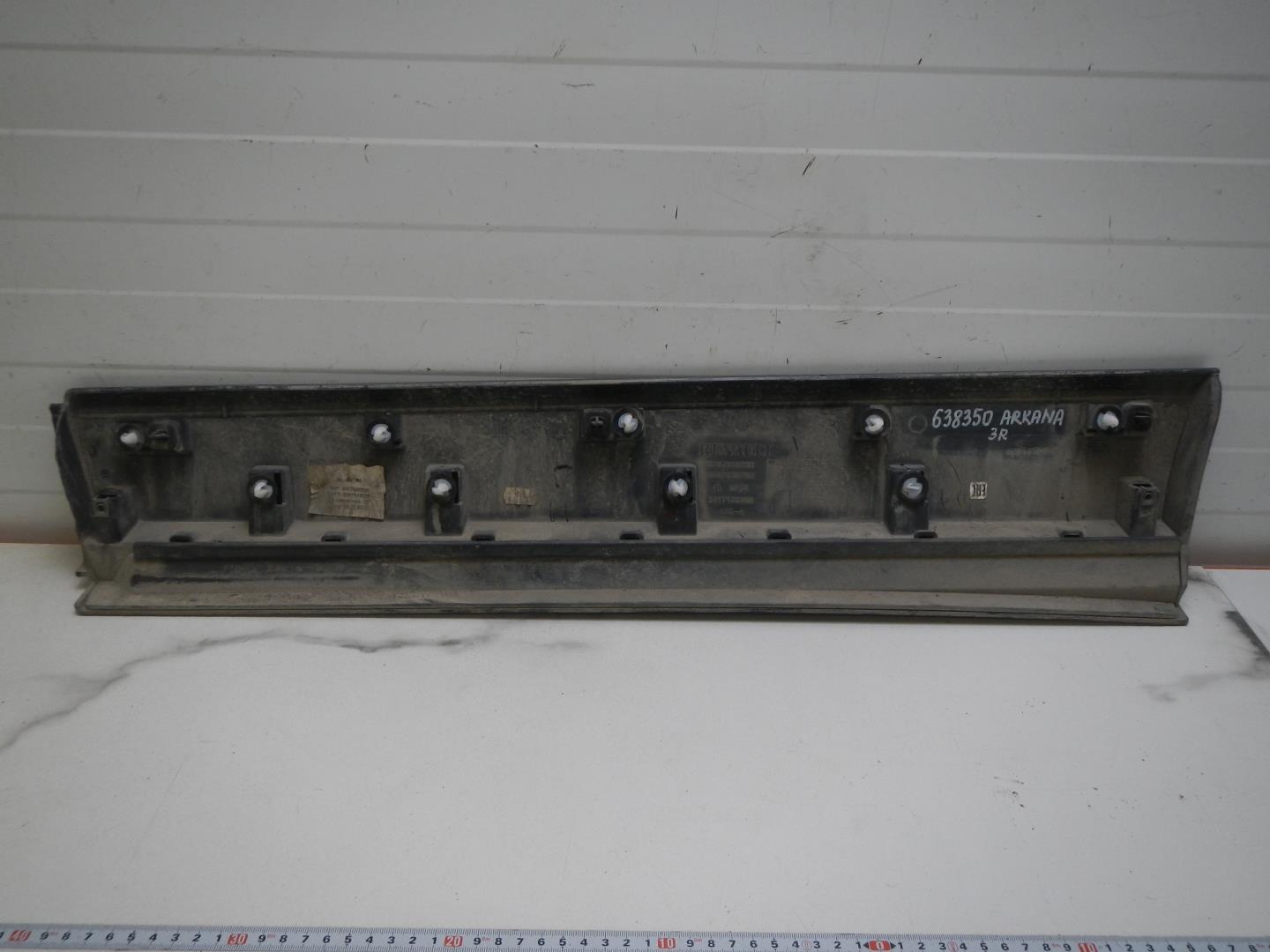 Молдинг задней правой двери