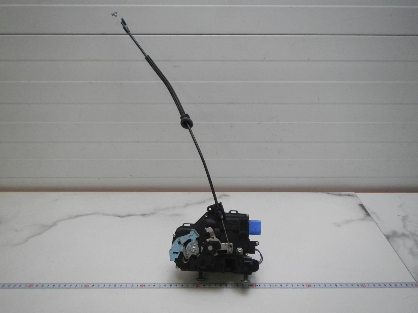 Замок двери задней левой