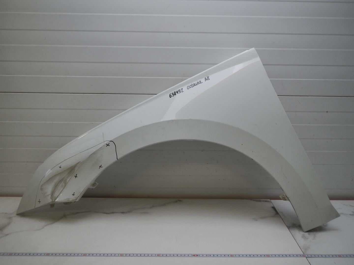 Крыло переднее левое