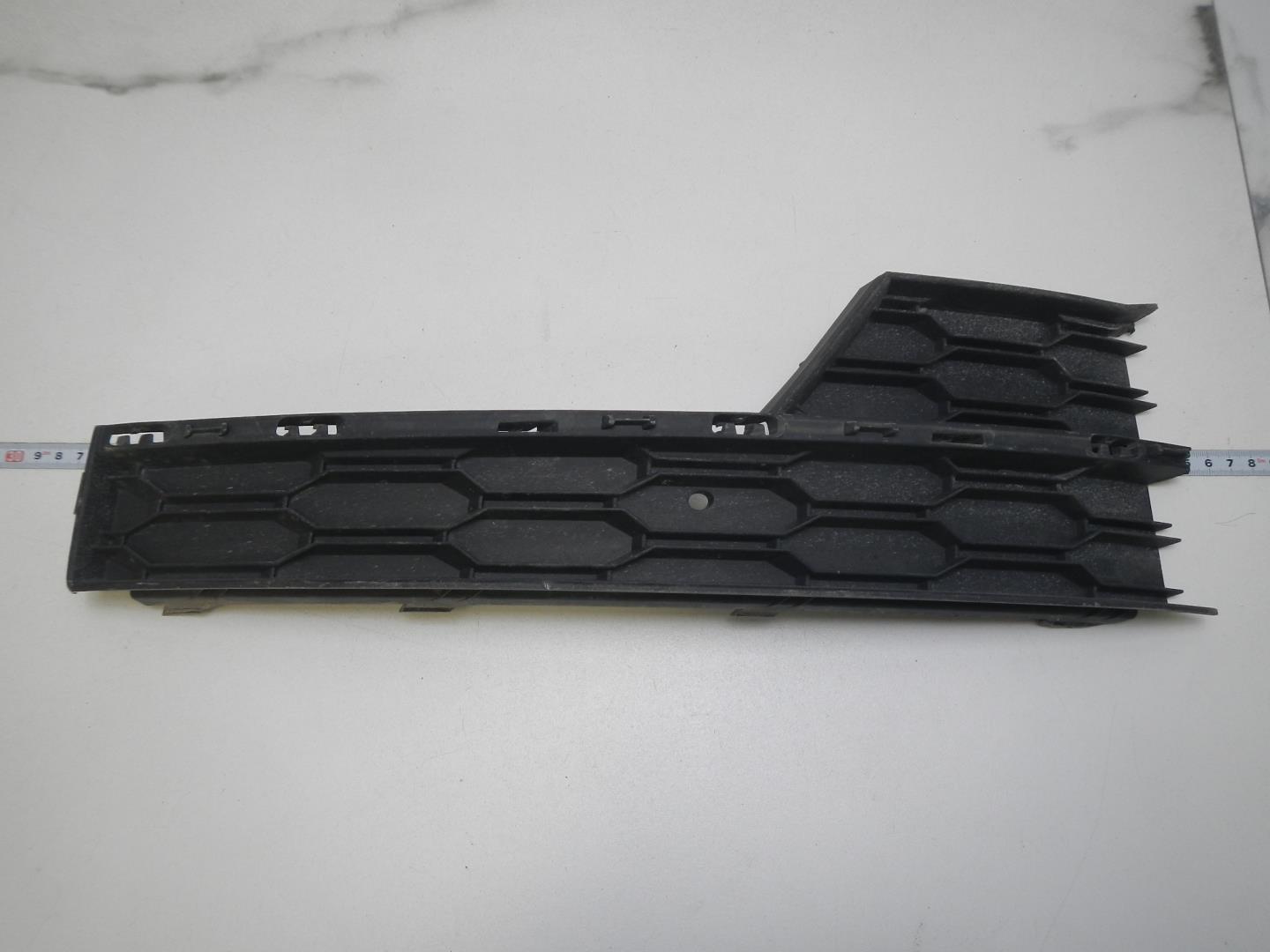 Решетка в бампер правая