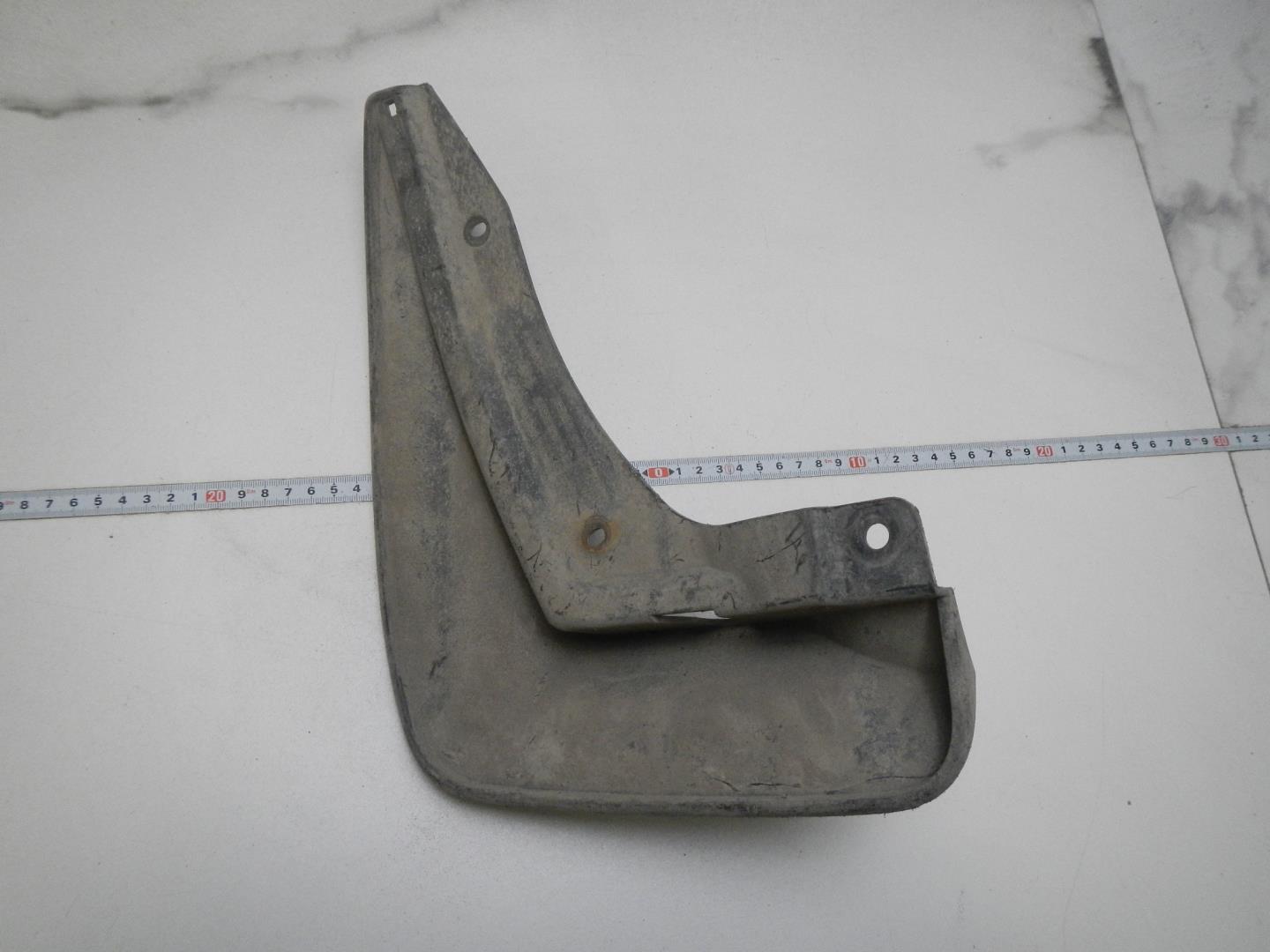 Брызговик задний левый