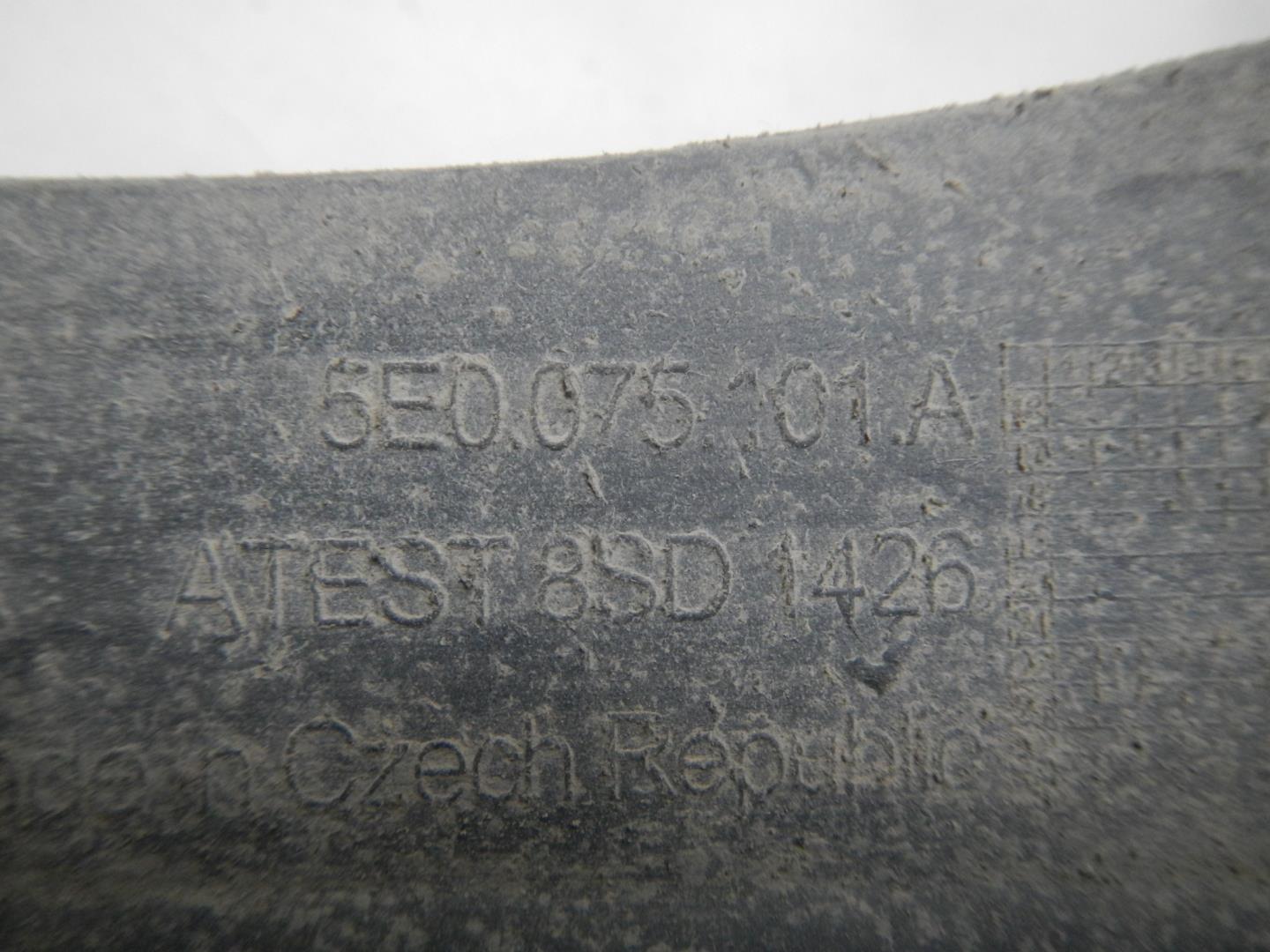 Брызговик задний левый