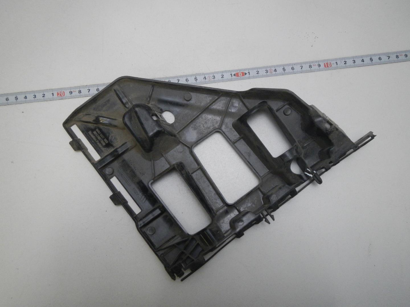 Кронштейн переднего бампера левый