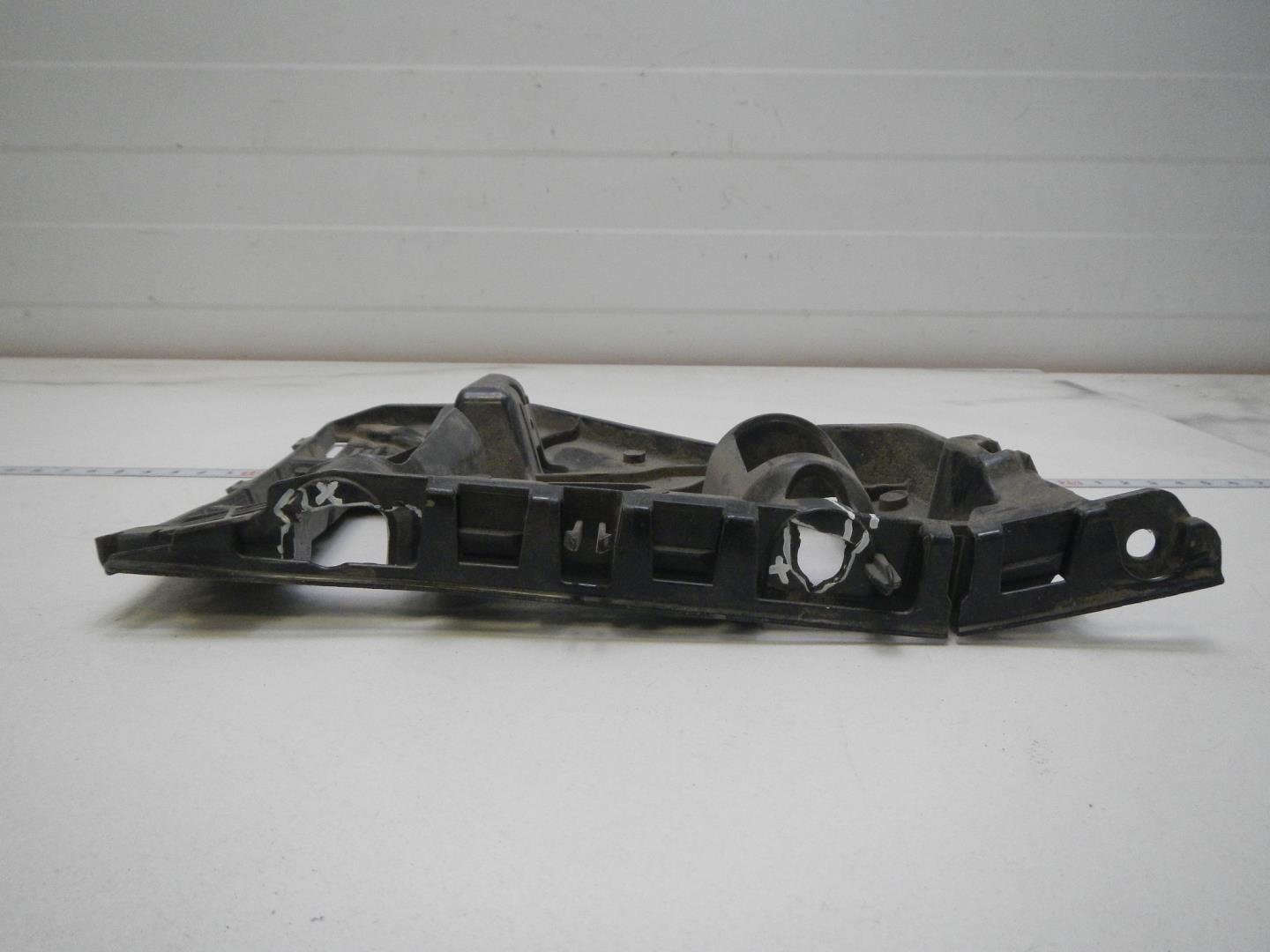 Кронштейн переднего бампера левый