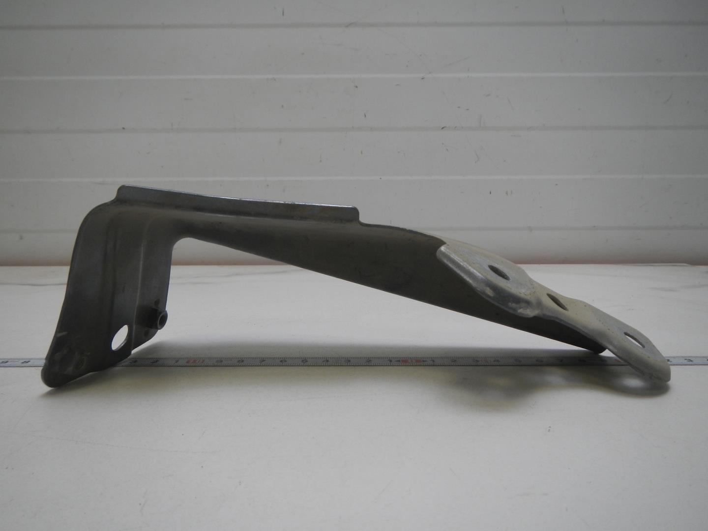 Кронштейн крепления крыла