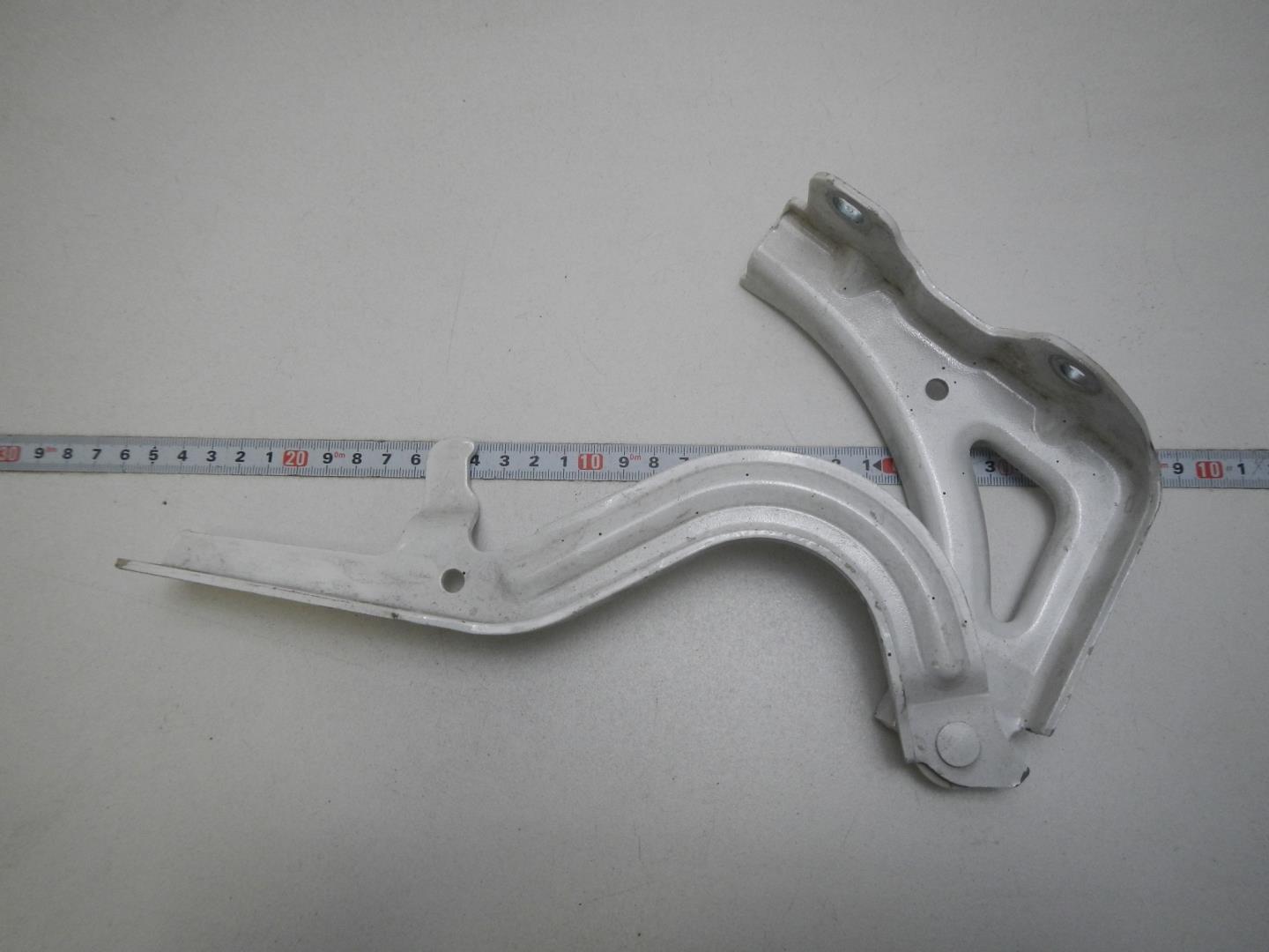 Петля капота левая