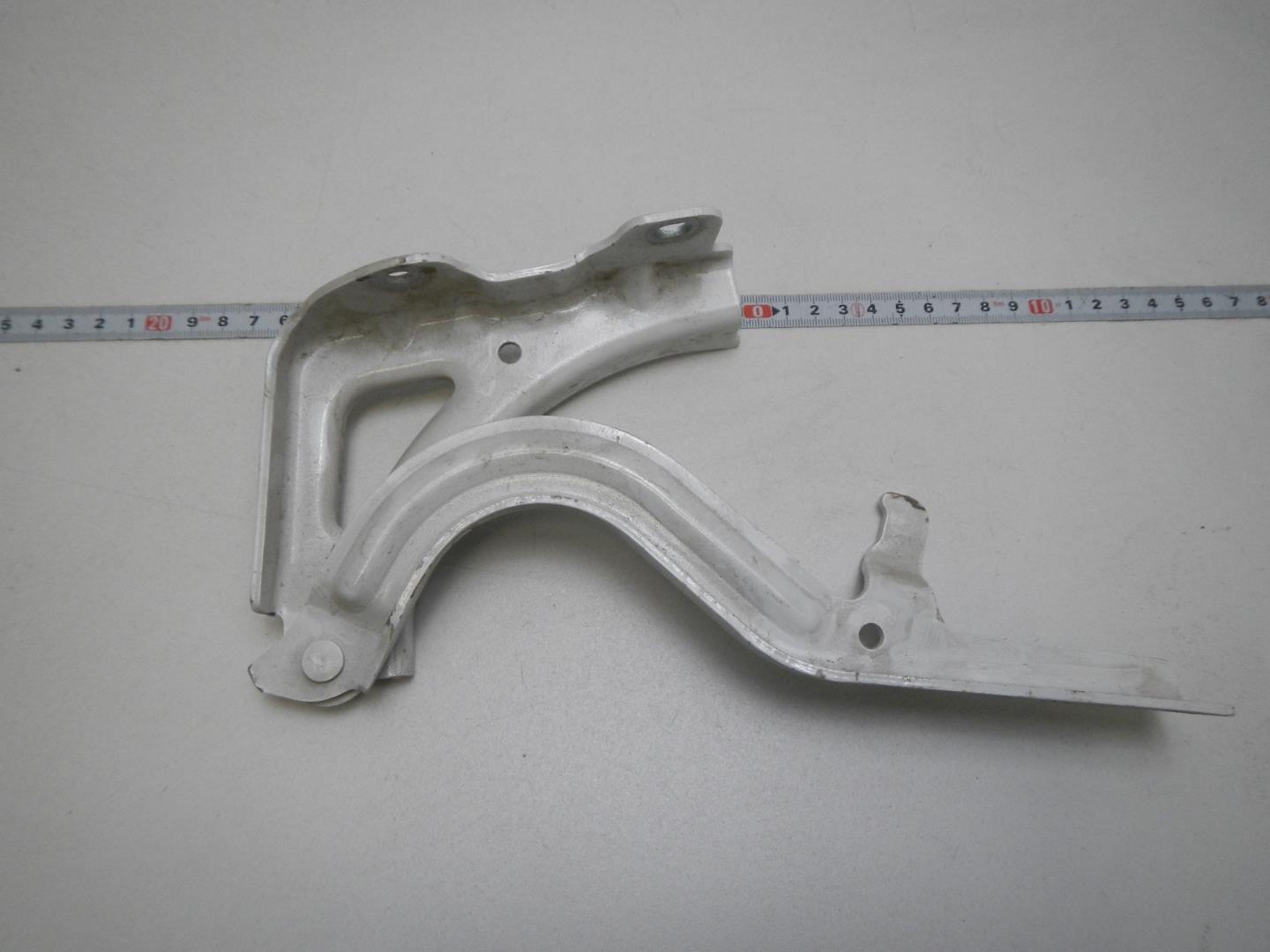 Петля капота правая