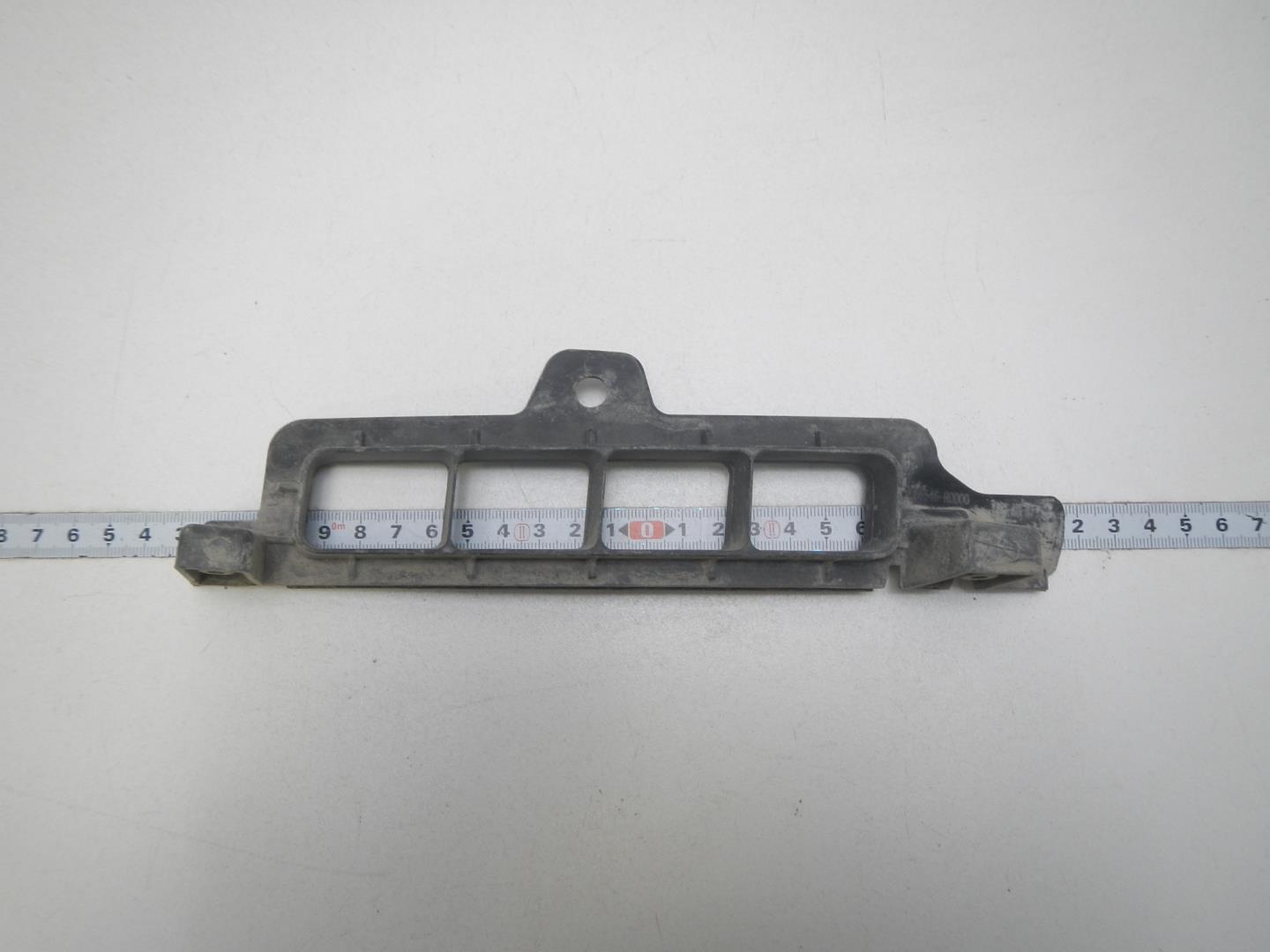 Кронштейн переднего бампера правый