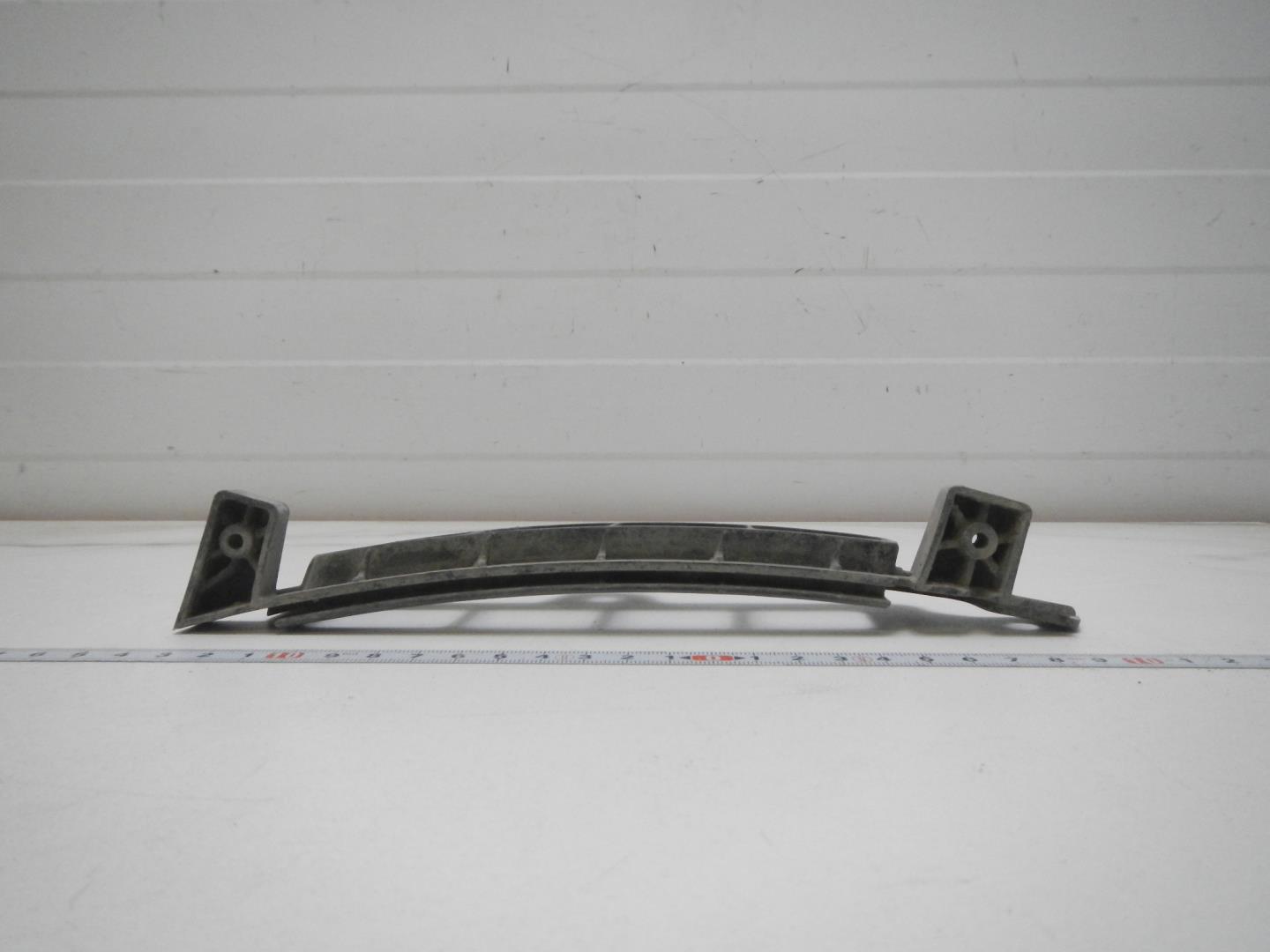 Кронштейн переднего бампера правый