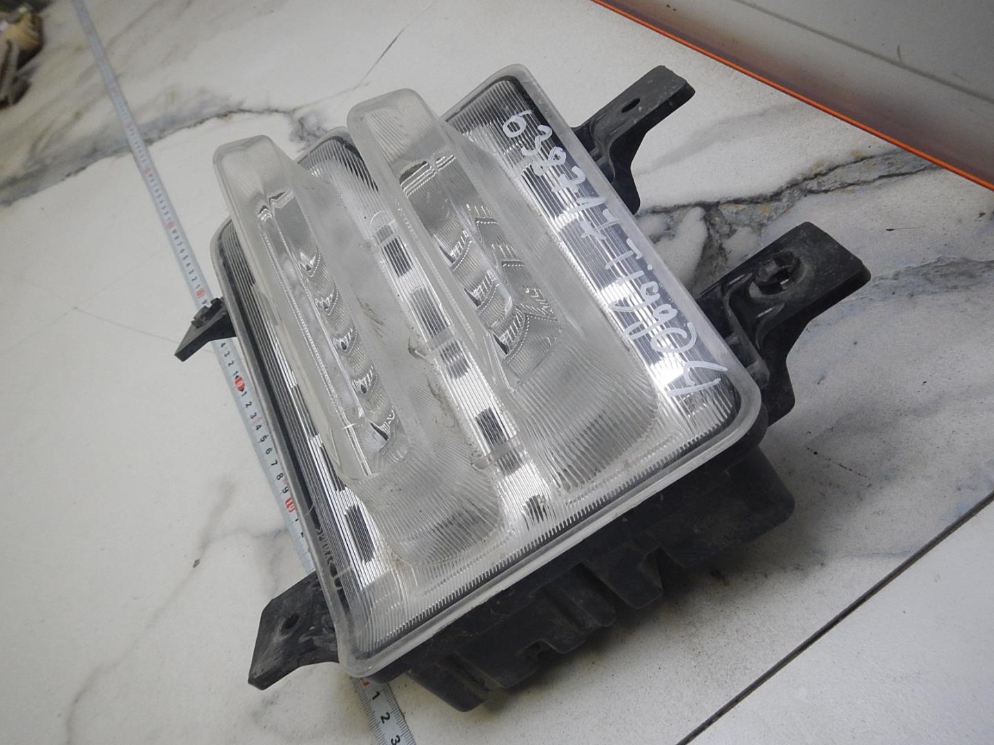 Фара противотуманная левая