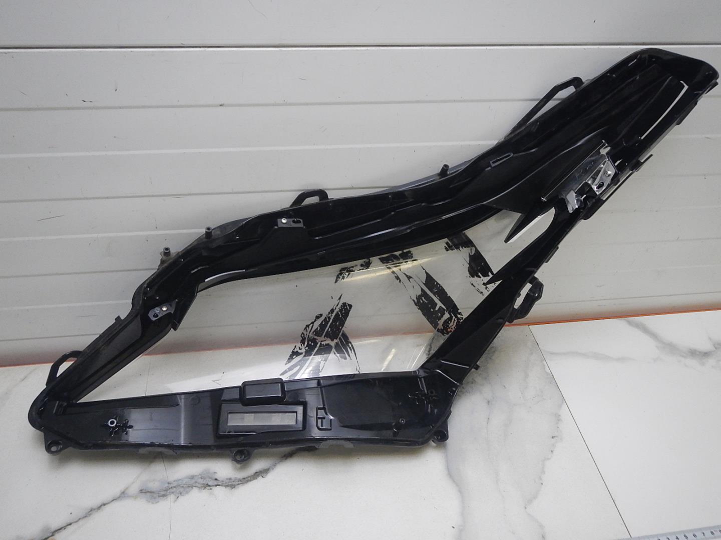 Стекло фары правой