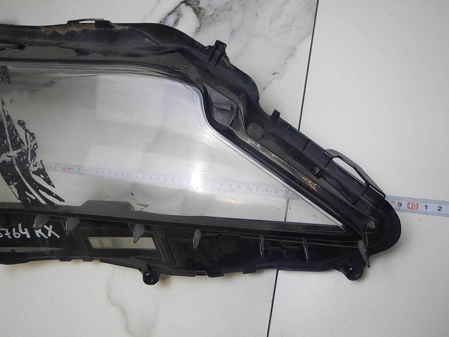 Стекло фары правой